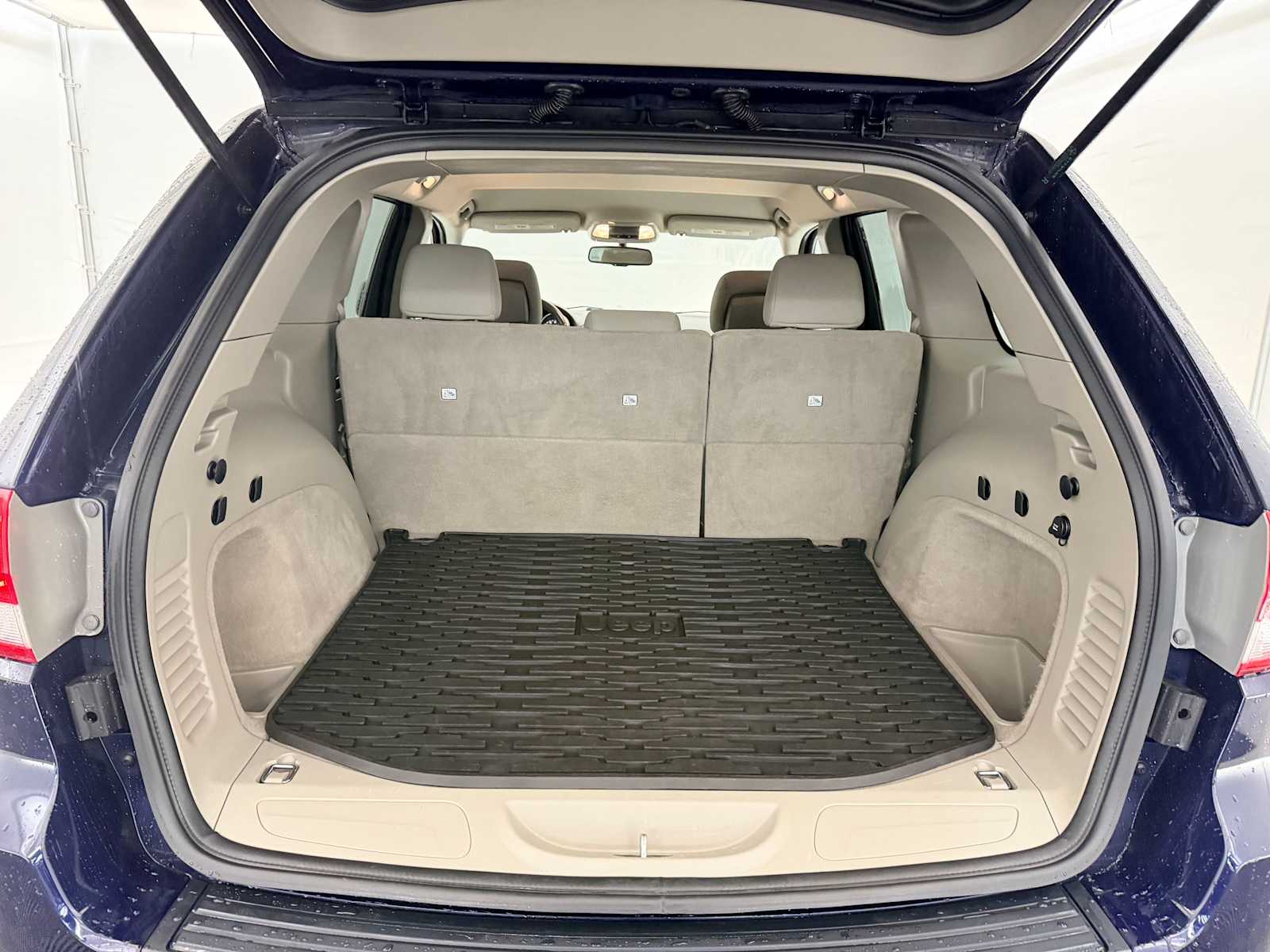 Thumbnail: 2012 Jeep Grand Cherokee - 30