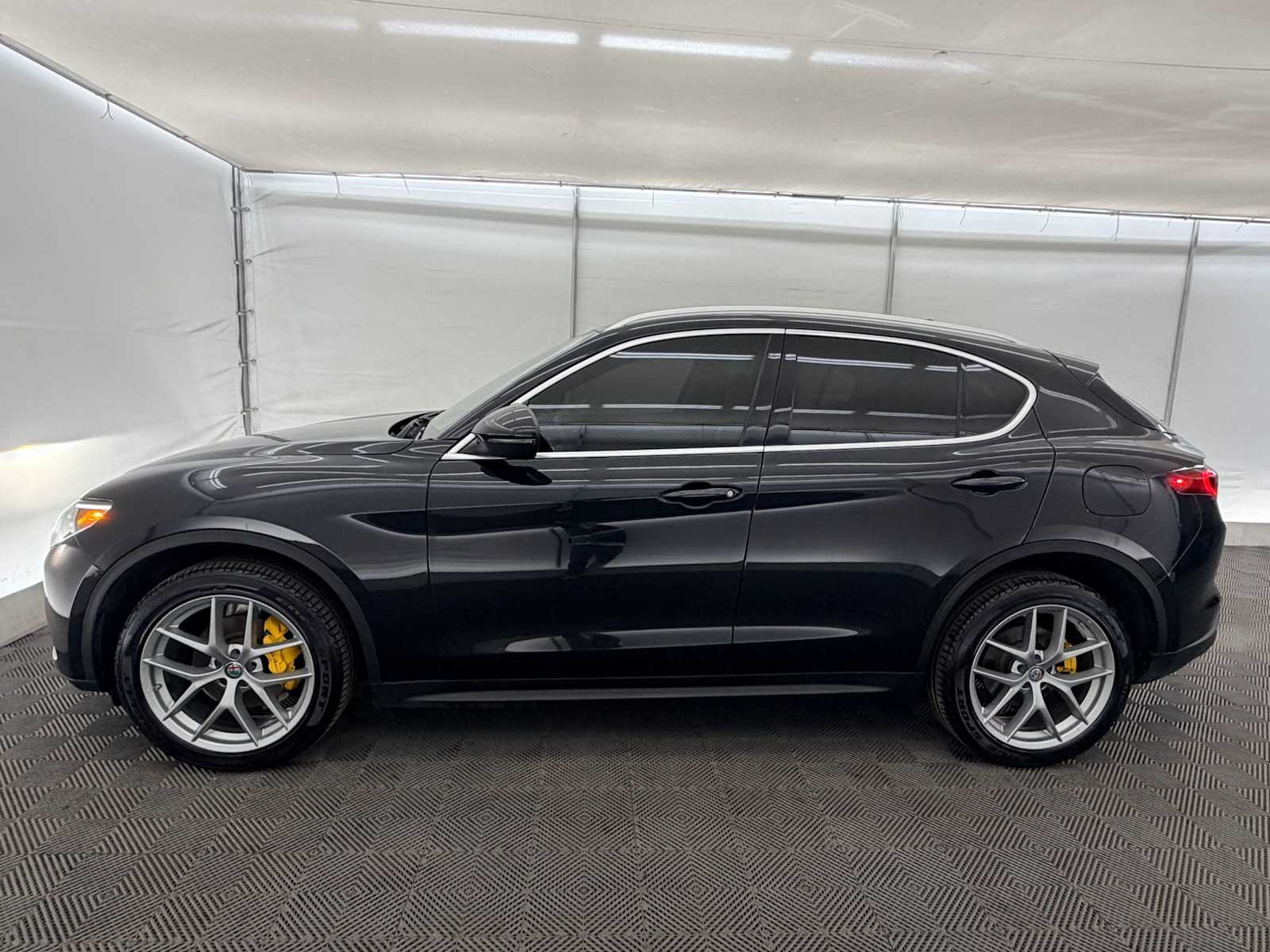 Thumbnail: 2018 Alfa Romeo Stelvio - 3