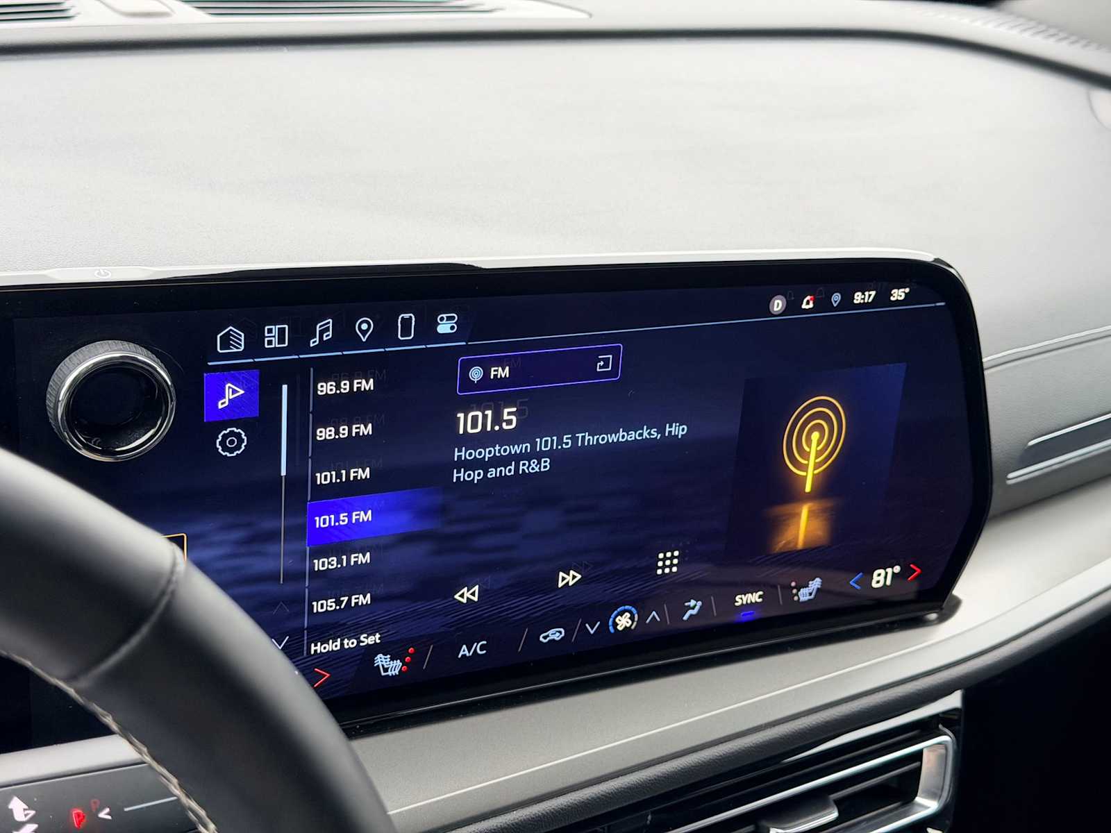 Thumbnail: 2025 Chevrolet Traverse - 28