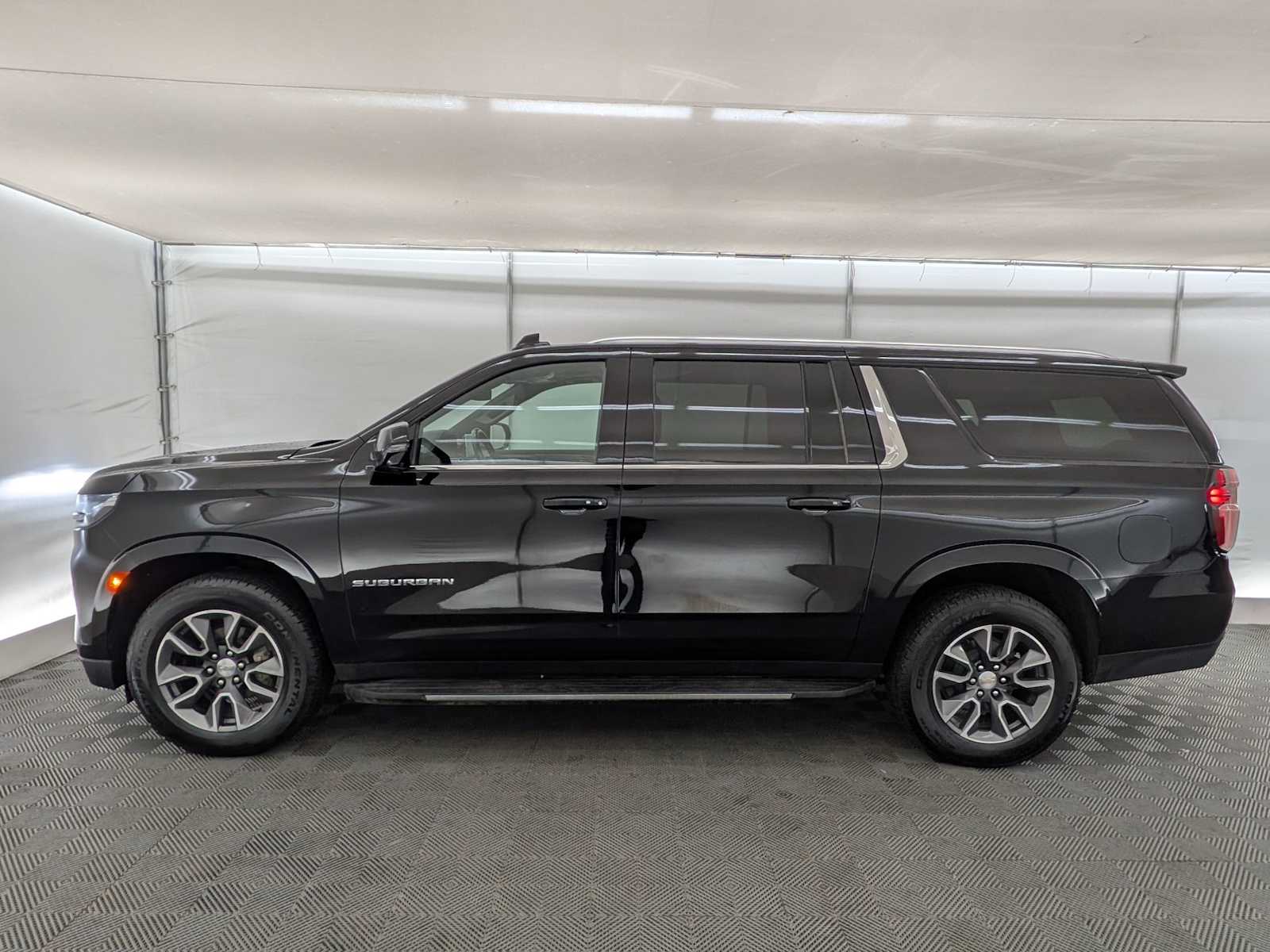 Thumbnail: 2023 Chevrolet Suburban - 3