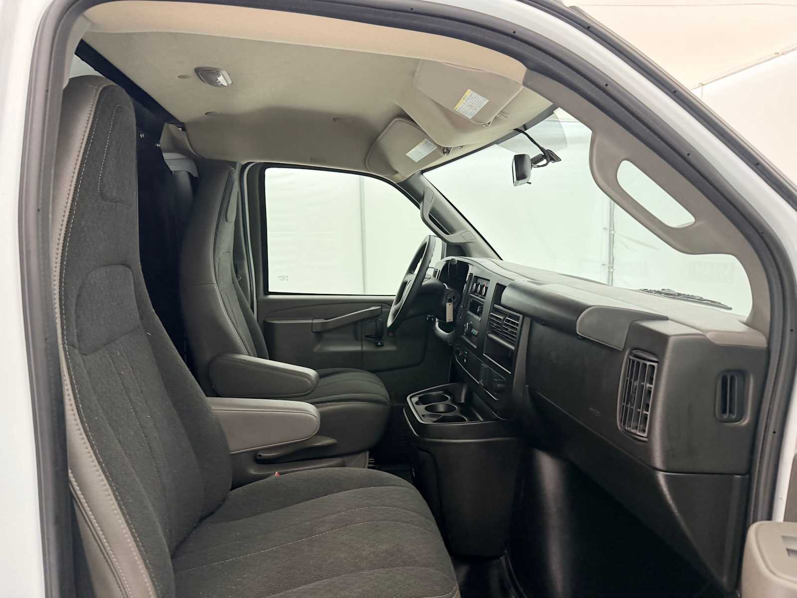 Thumbnail: 2024 GMC Savana - 15