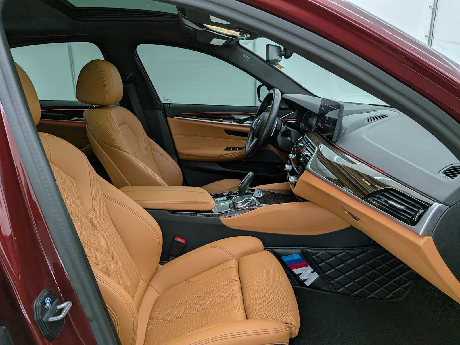 Thumbnail: 2023 BMW 5 Series - 22