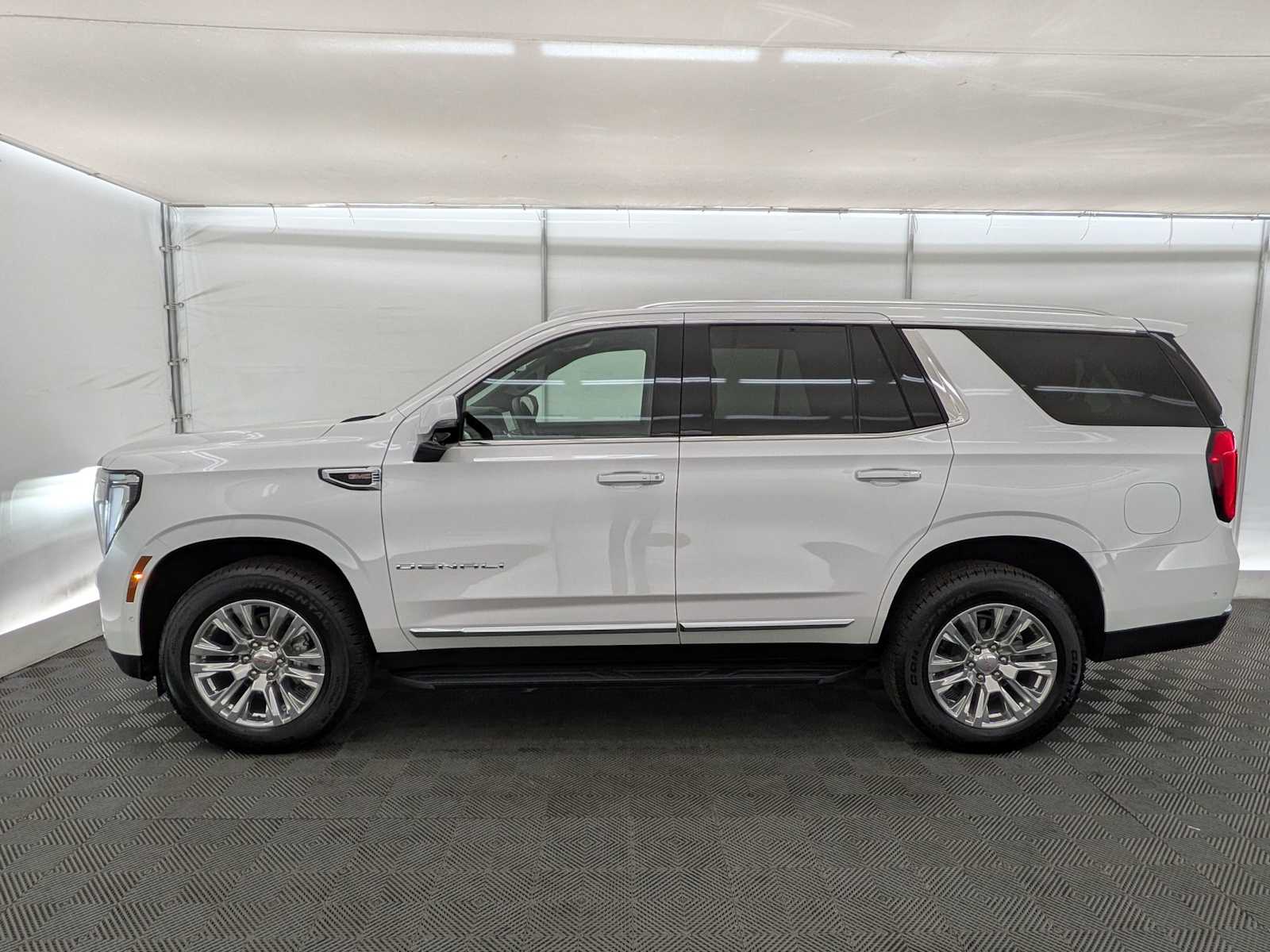 2025 Gmc Yukon Denali photo 2
