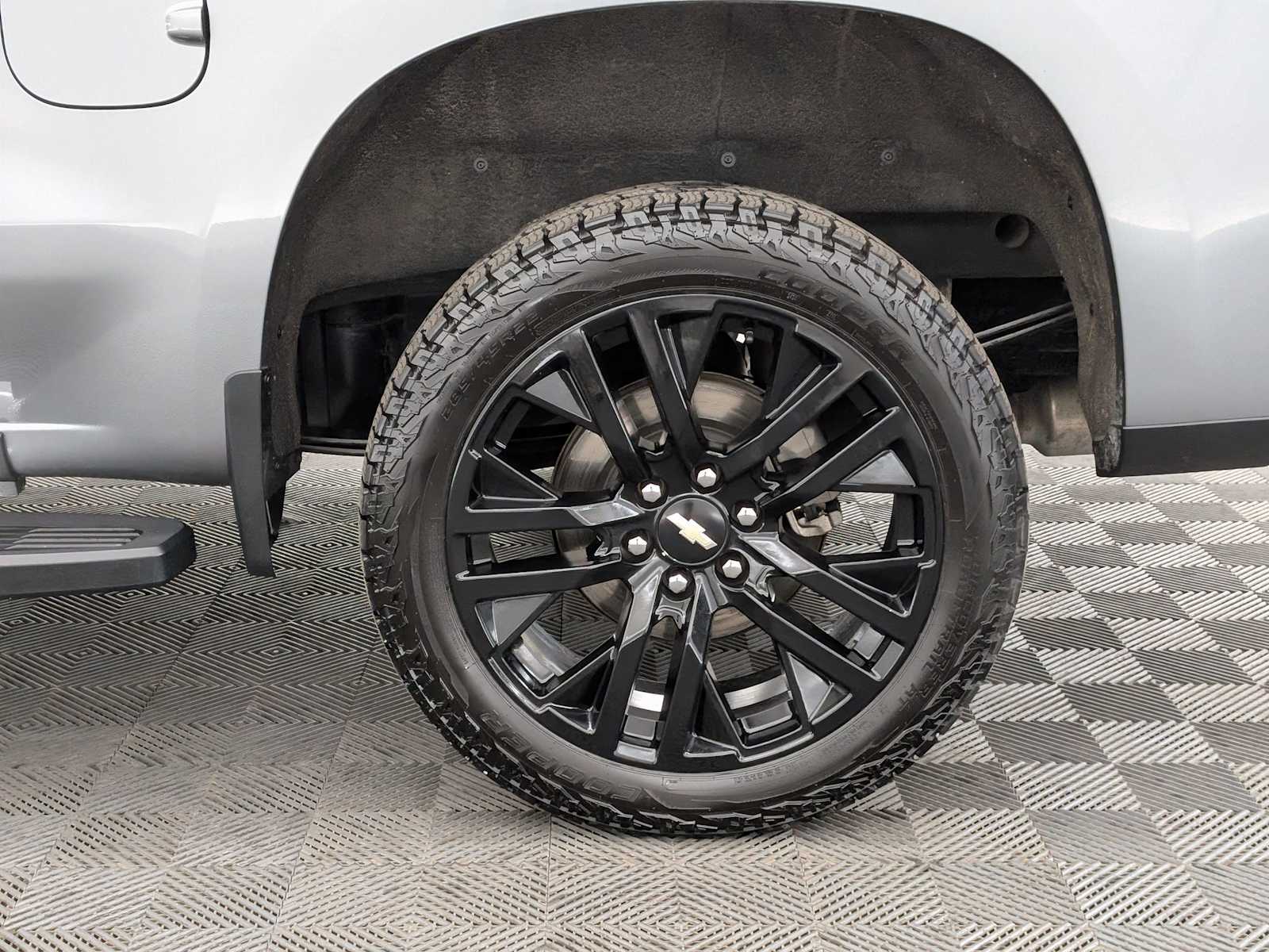 Thumbnail: 2020 Chevrolet Silverado 1500 - 16