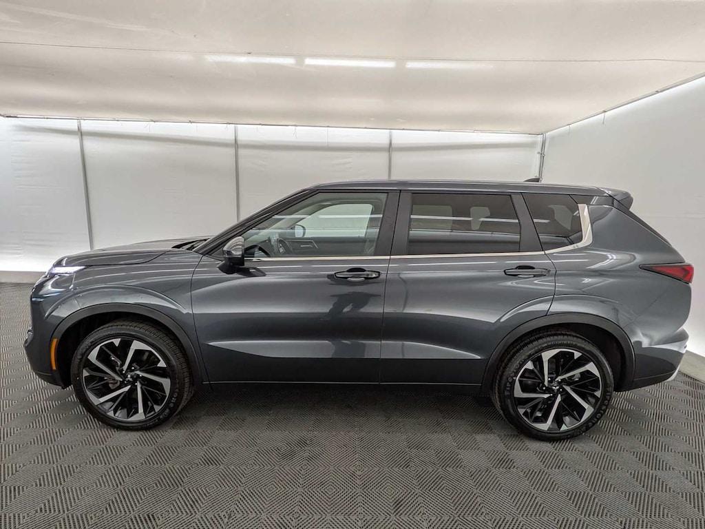 Used 2024 Mitsubishi Outlander SE SUV