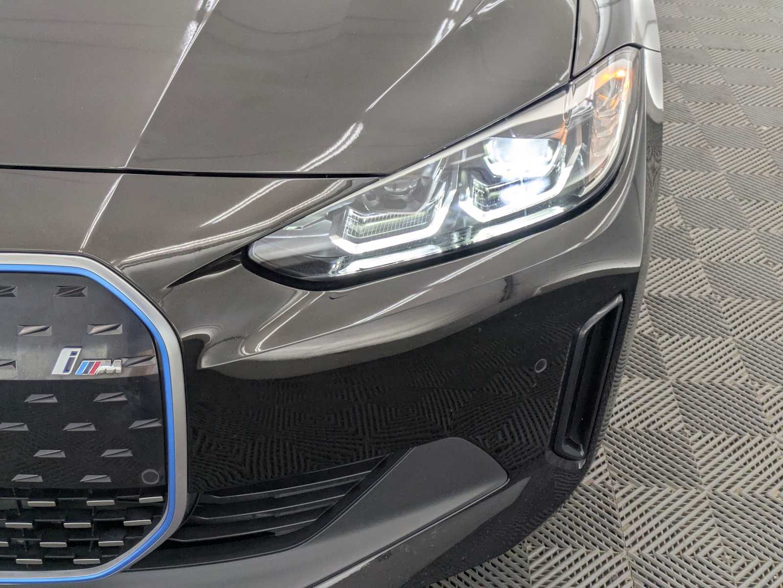 Thumbnail: 2022 BMW i4 - 10