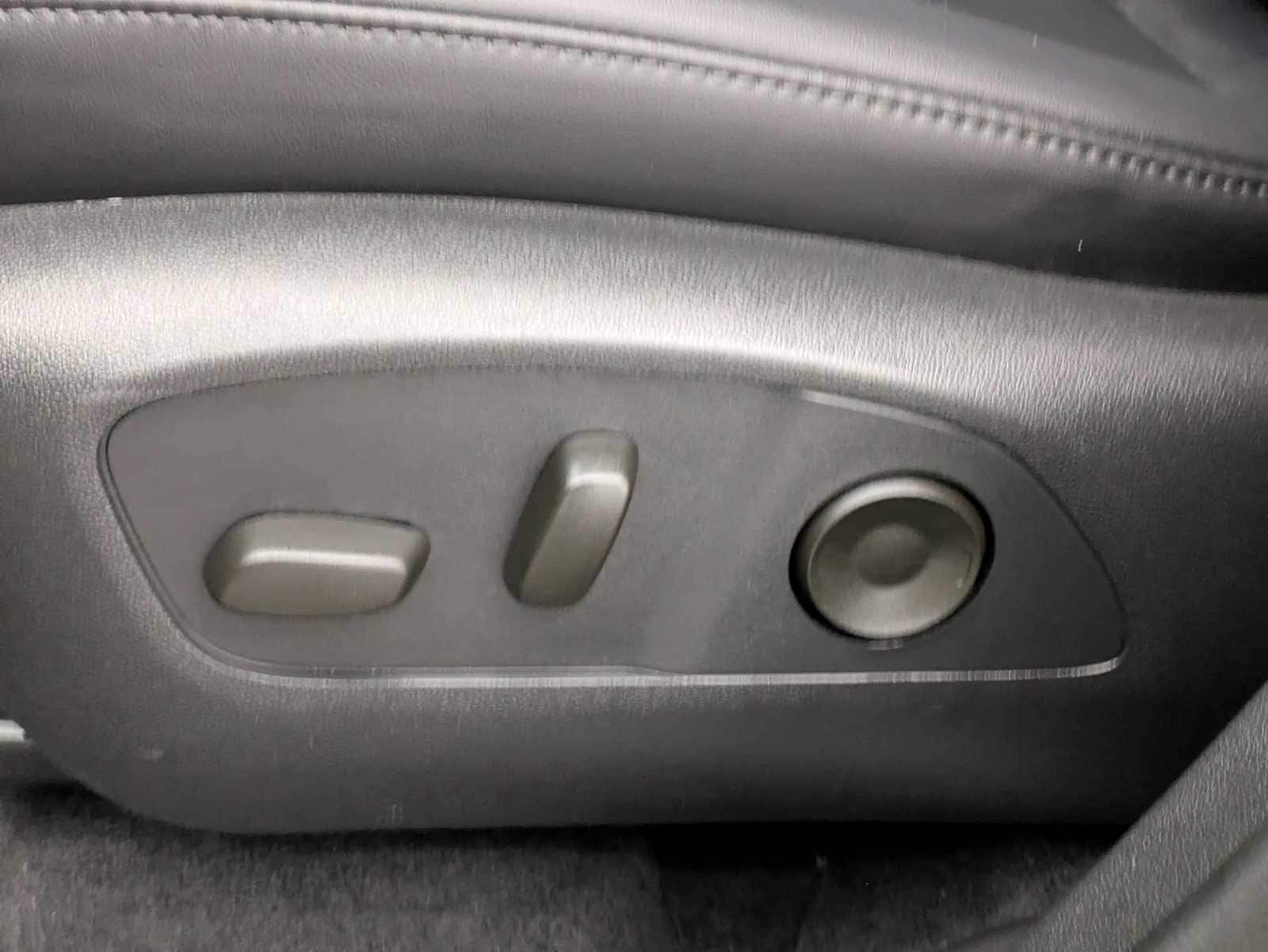 Thumbnail: 2025 GMC Acadia - 18