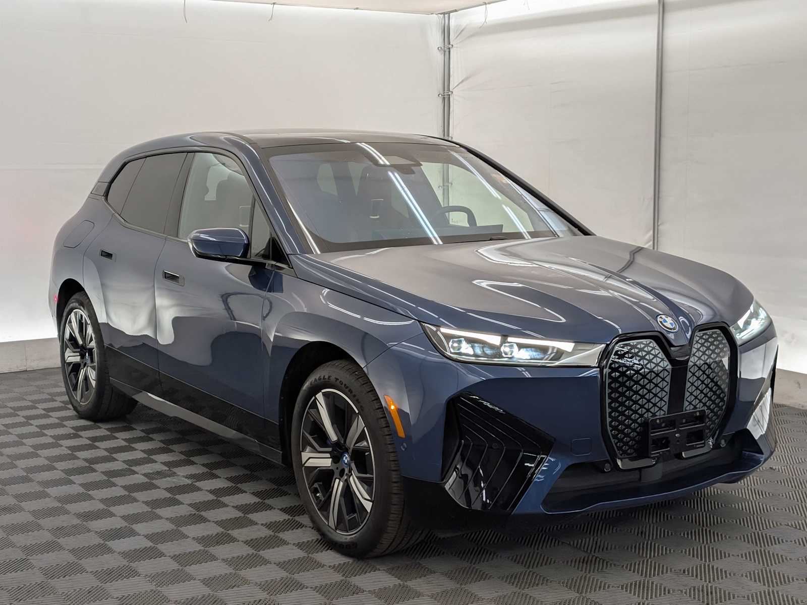 Thumbnail: 2023 BMW iX - 8