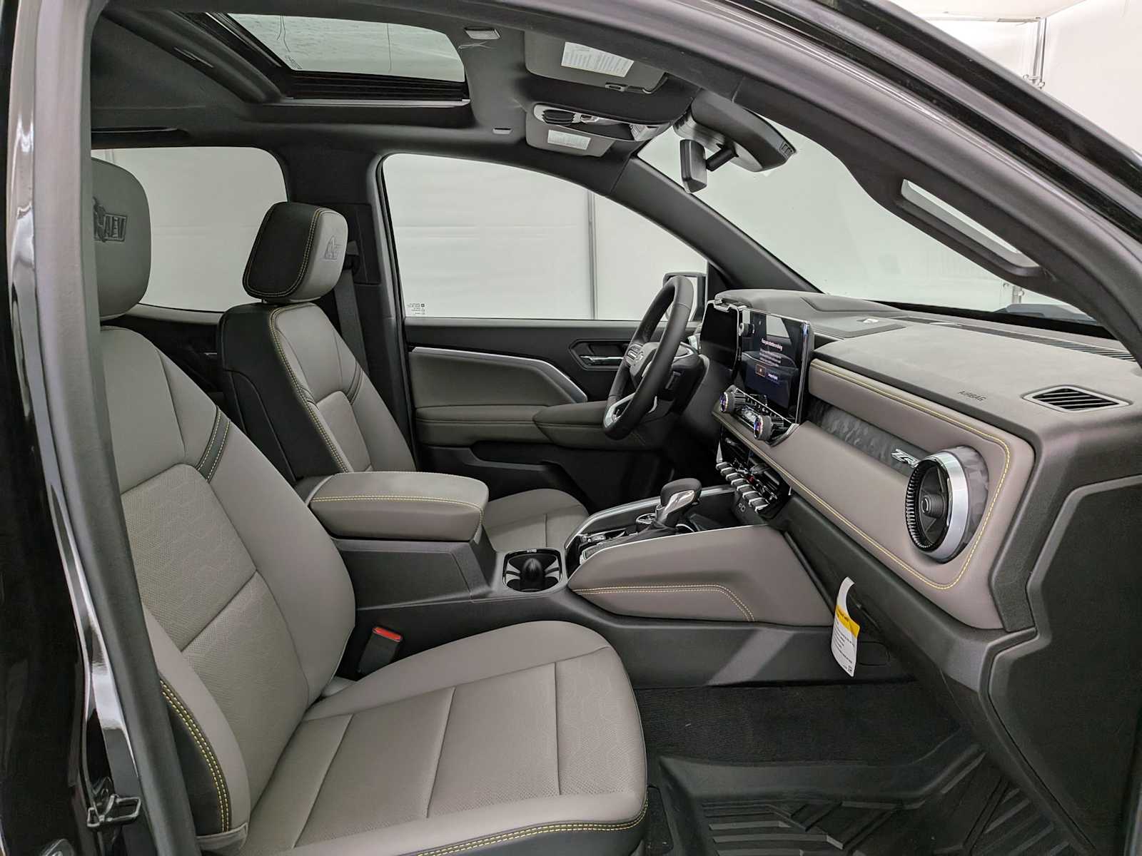 Thumbnail: 2026 Chevrolet Colorado - 26