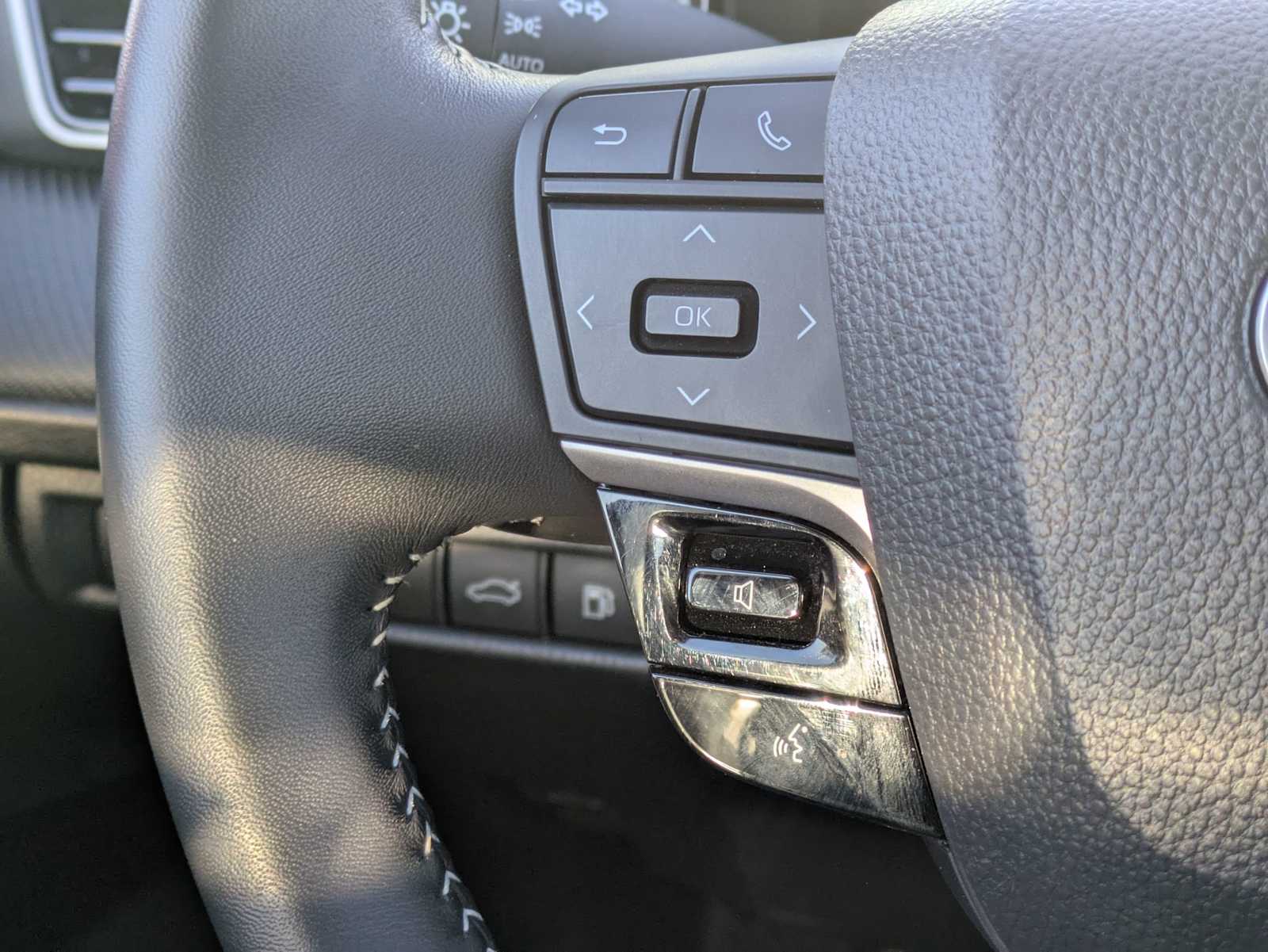 Thumbnail: 2025 Toyota Camry - 24