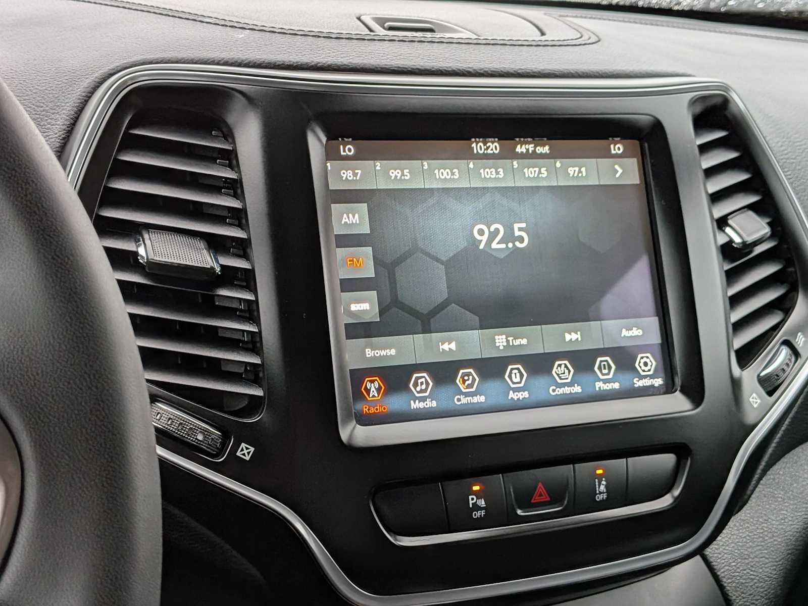 Thumbnail: 2022 Jeep Cherokee - 30