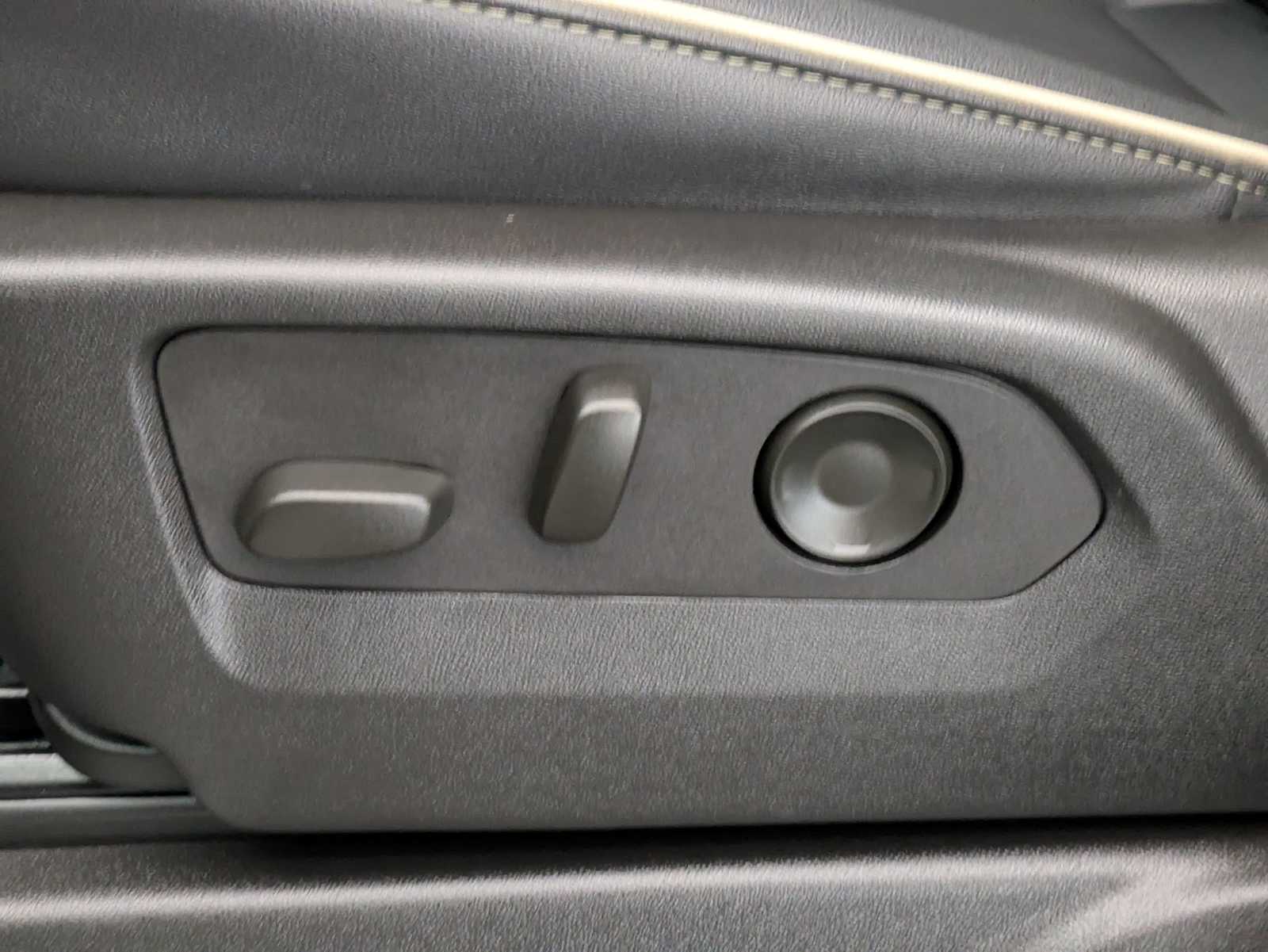 Thumbnail: 2025 Chevrolet Tahoe - 18