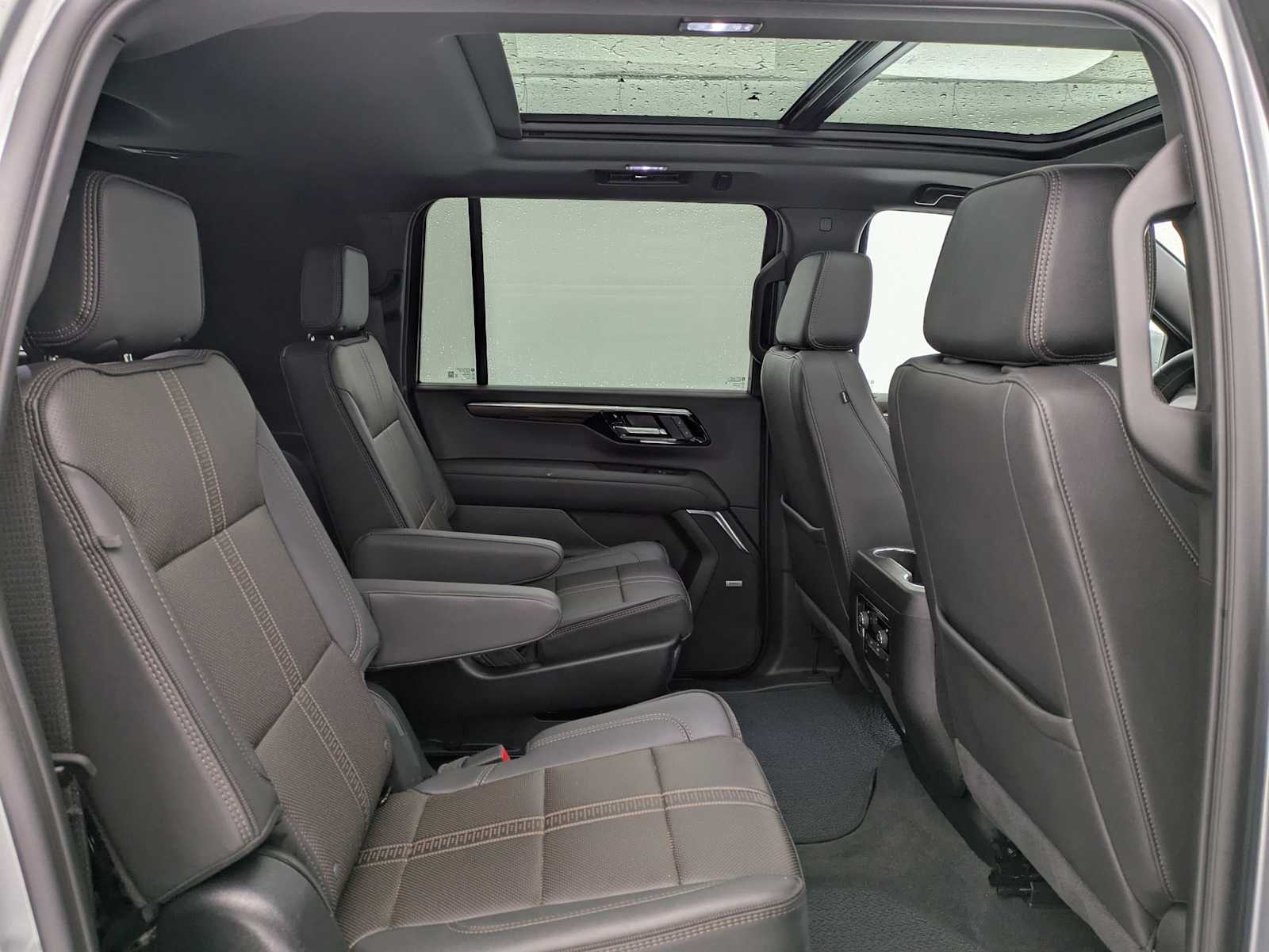 Thumbnail: 2025 Chevrolet Suburban - 23