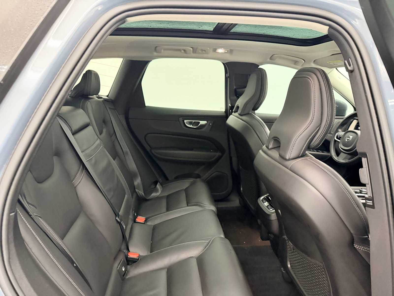 Thumbnail: 2022 Volvo XC60 - 22