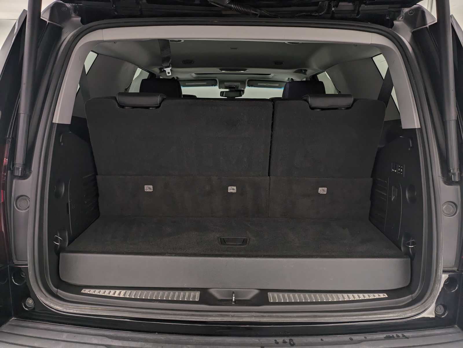 Thumbnail: 2020 Chevrolet Tahoe - 32