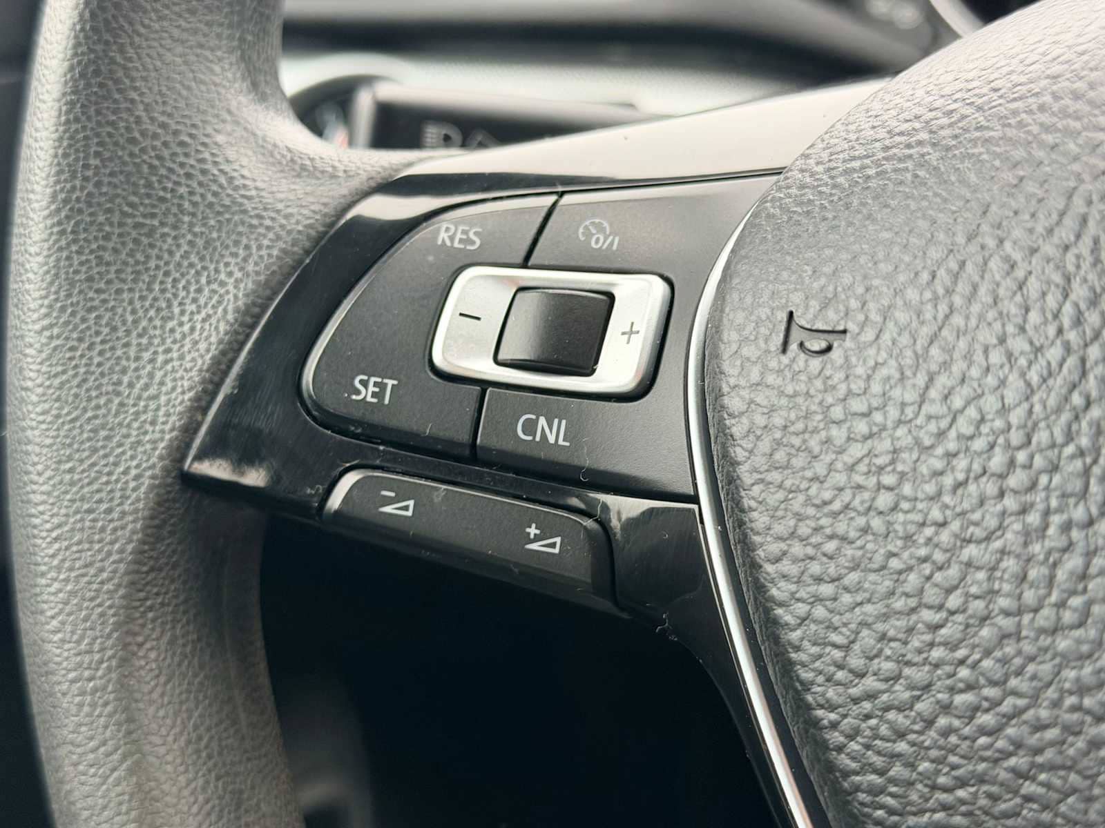 Thumbnail: 2017 Volkswagen Passat - 23