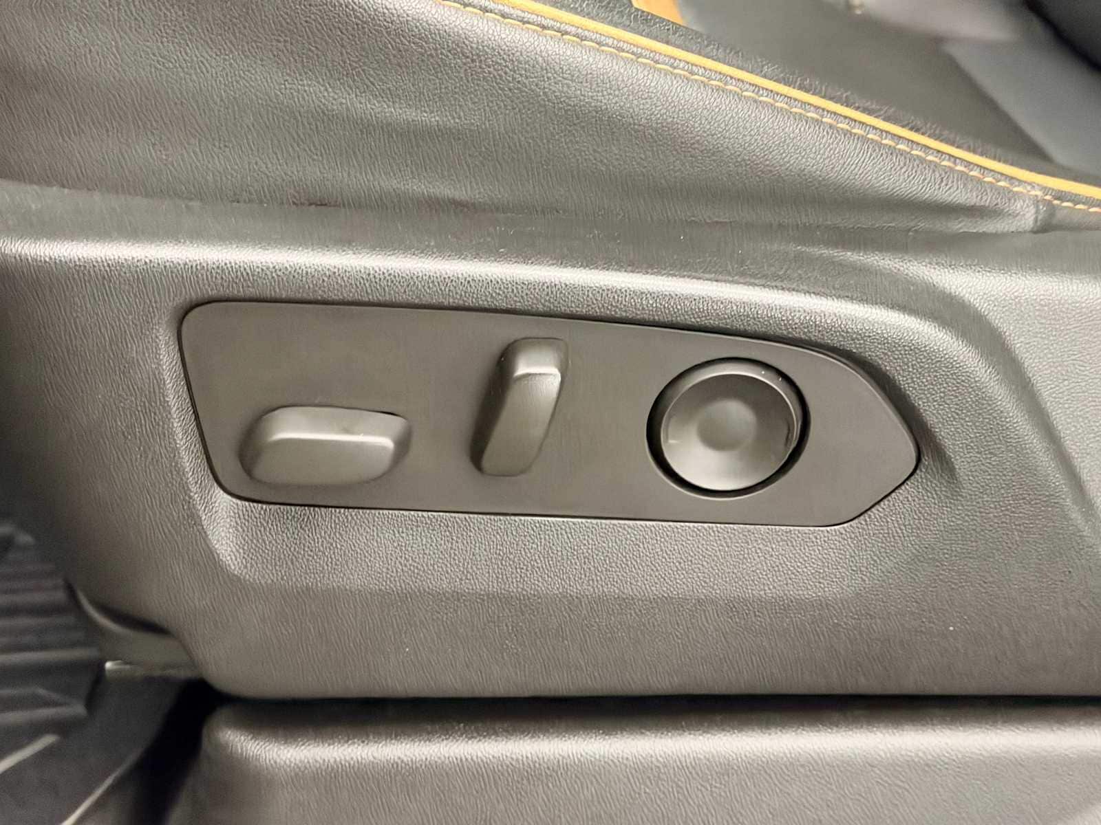 Thumbnail: 2023 GMC Yukon - 19