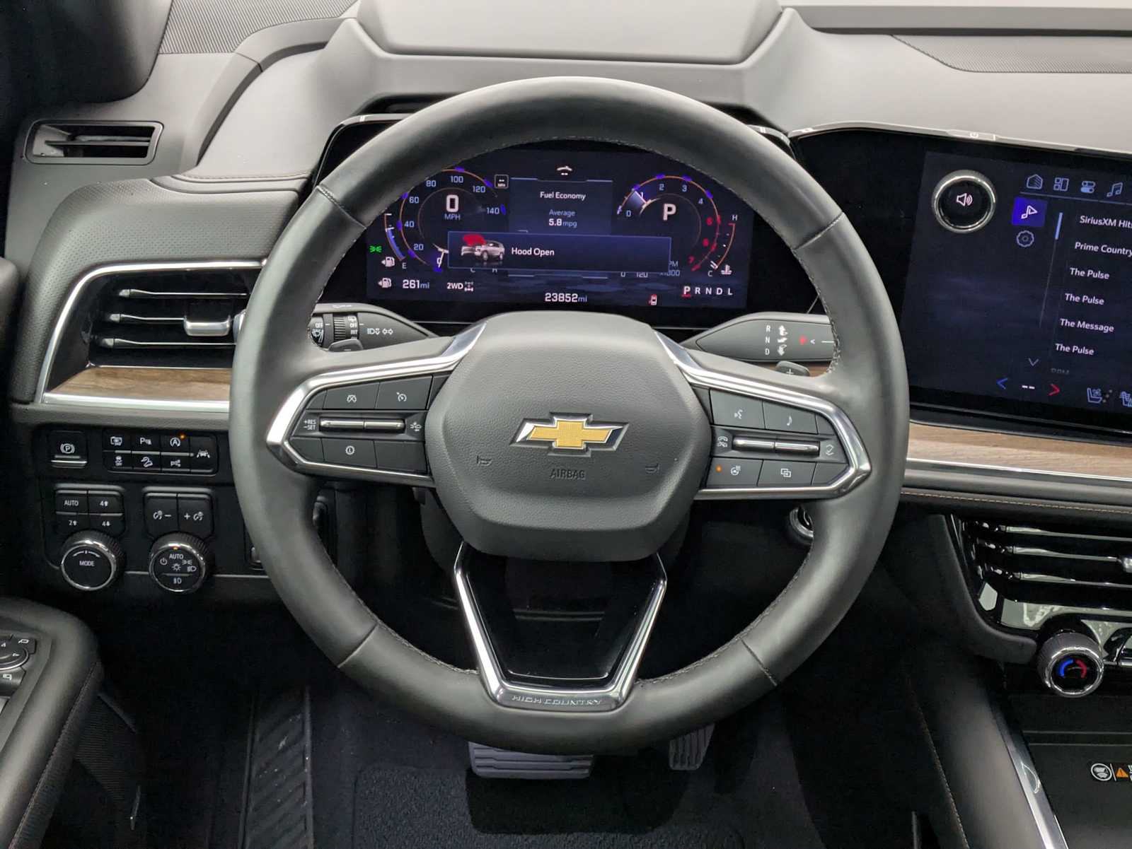 Thumbnail: 2025 Chevrolet Suburban - 25