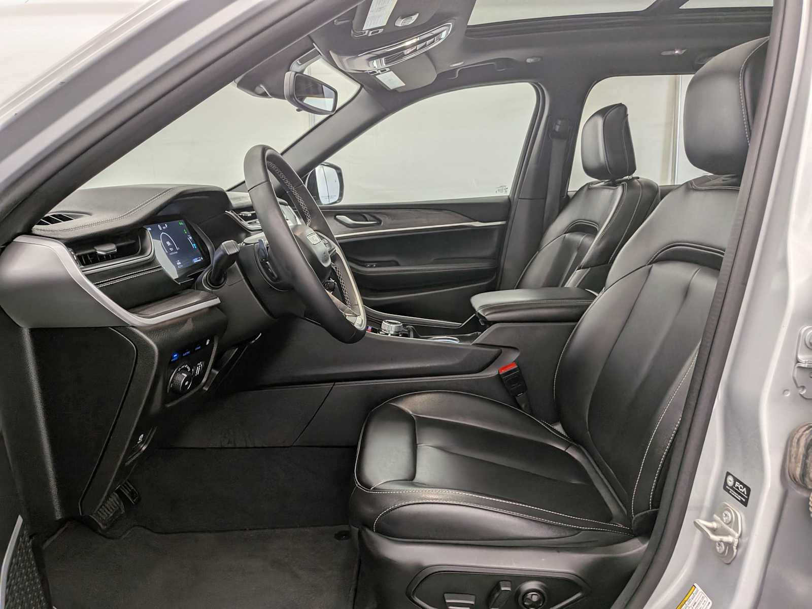 Thumbnail: 2024 Jeep Grand Cherokee - 19