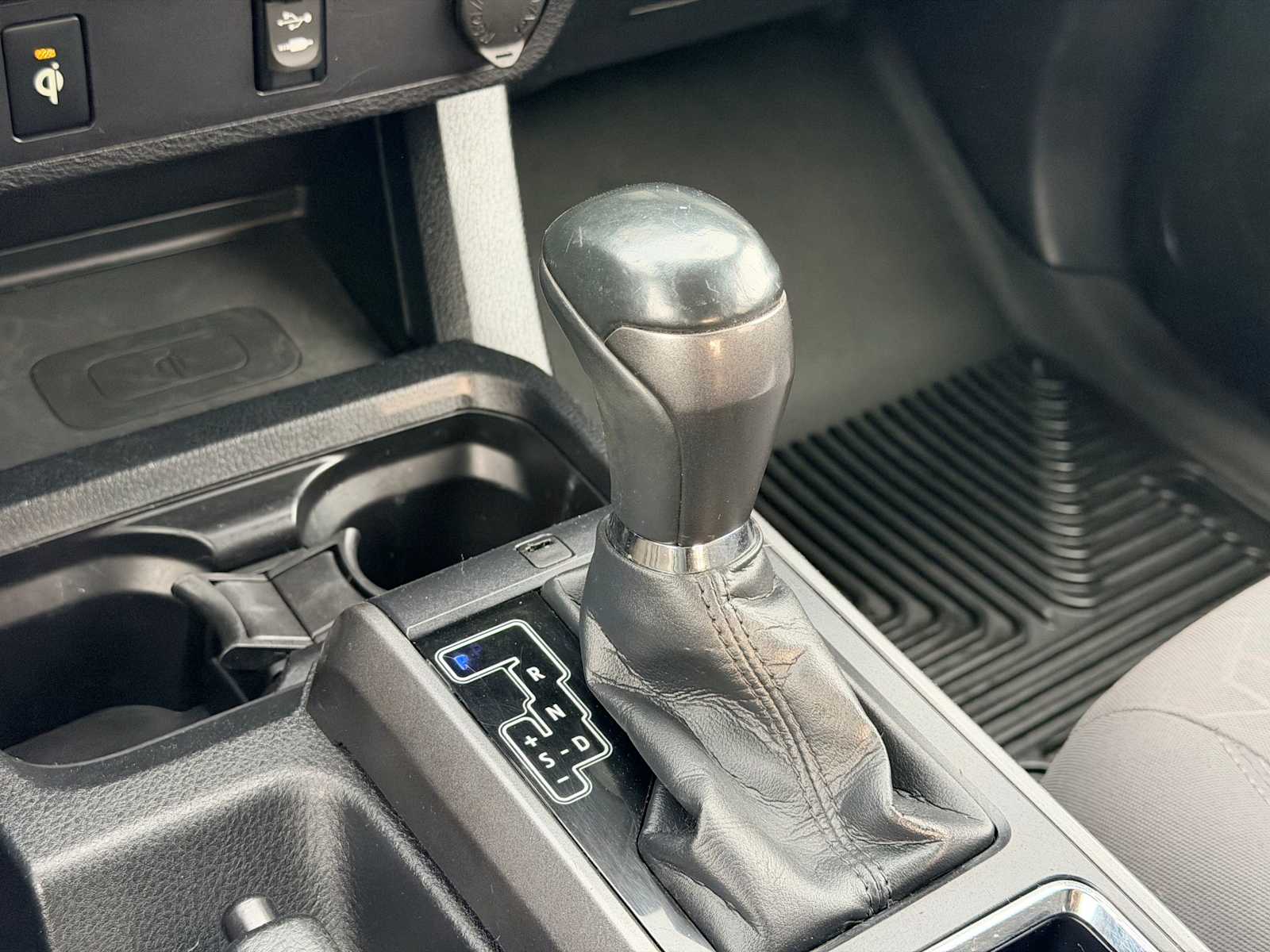 Thumbnail: 2016 Toyota Tacoma - 30