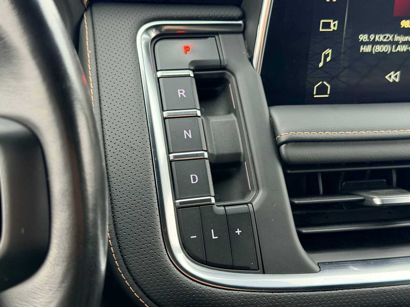 Thumbnail: 2022 GMC Yukon - 32