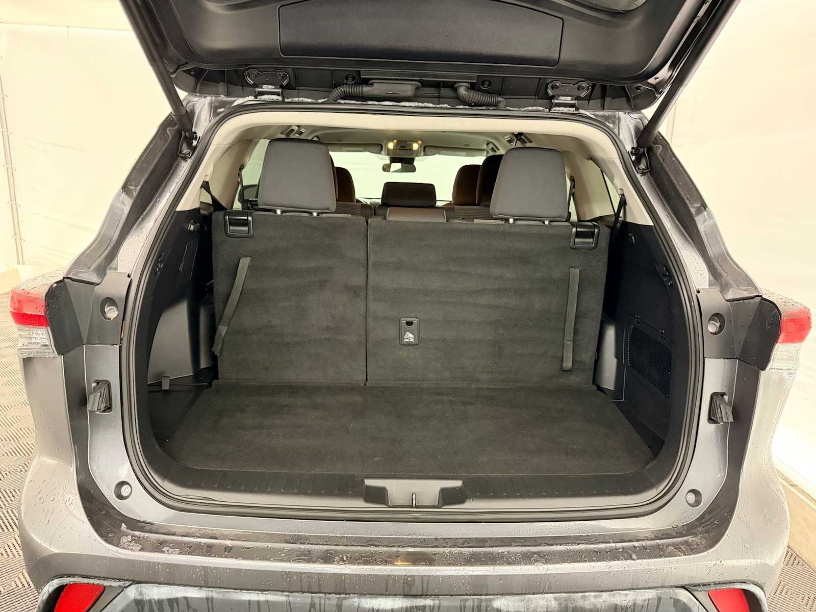 Thumbnail: 2024 Toyota Highlander - 32