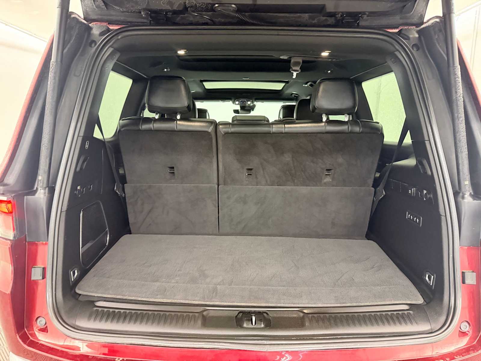 Thumbnail: 2023 Jeep Wagoneer - 34