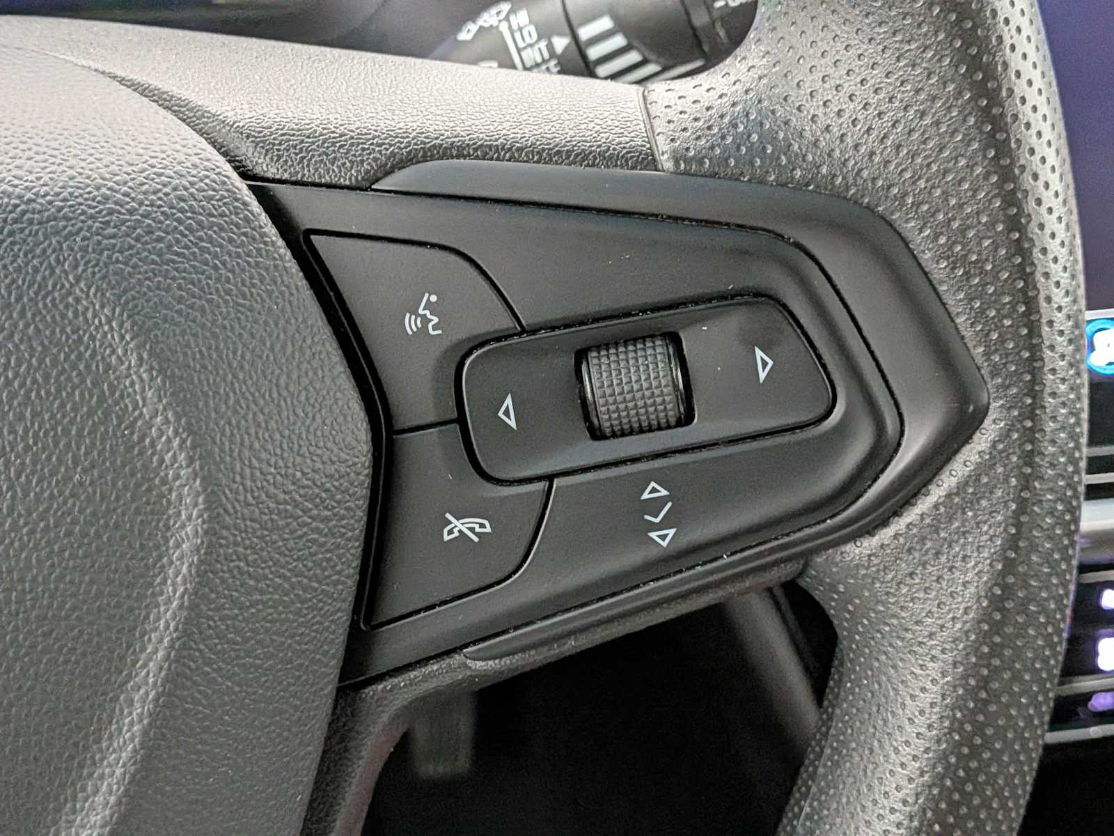 Thumbnail: 2023 Chevrolet Bolt EV - 24