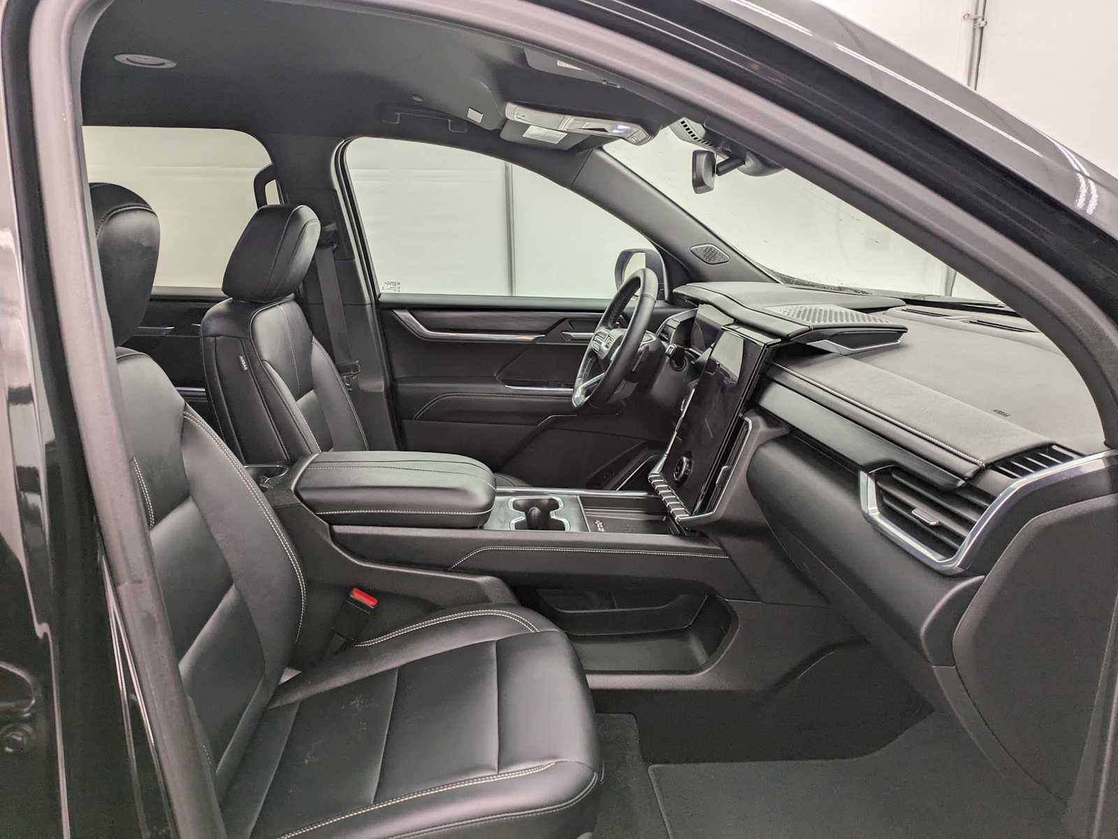 Thumbnail: 2025 GMC Acadia - 22