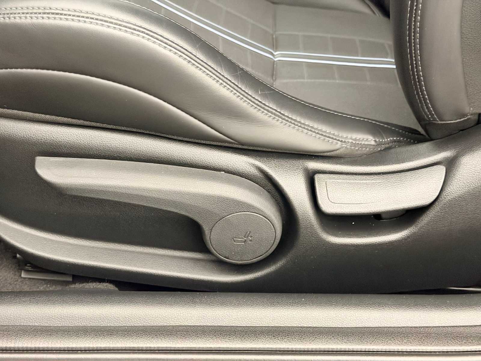 Thumbnail: 2022 Hyundai Veloster - 16