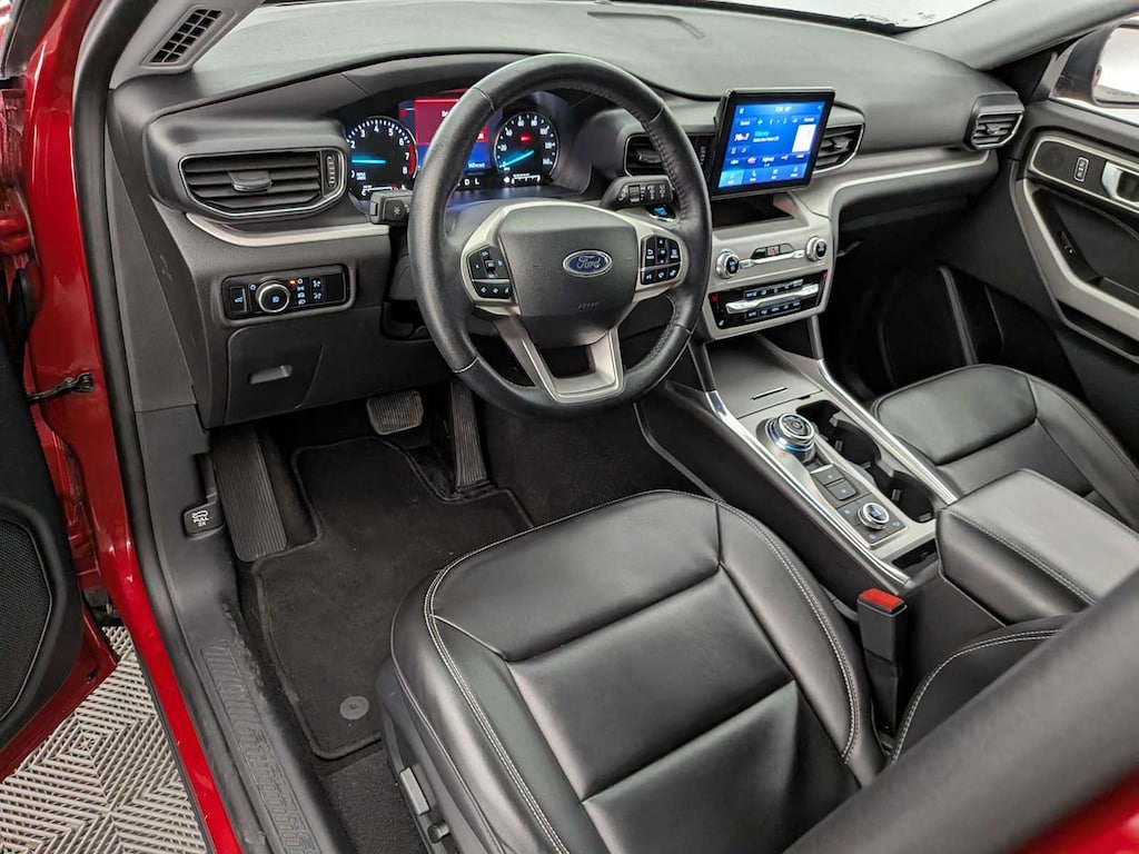 Used 2024 Ford Explorer XLT SUV