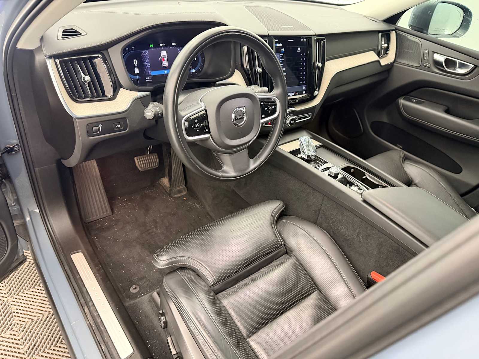 Thumbnail: 2022 Volvo XC60 - 2