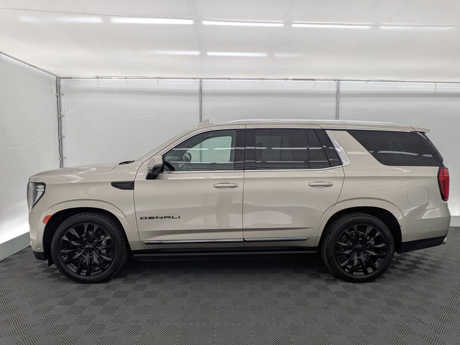 Thumbnail: 2023 GMC Yukon - 3