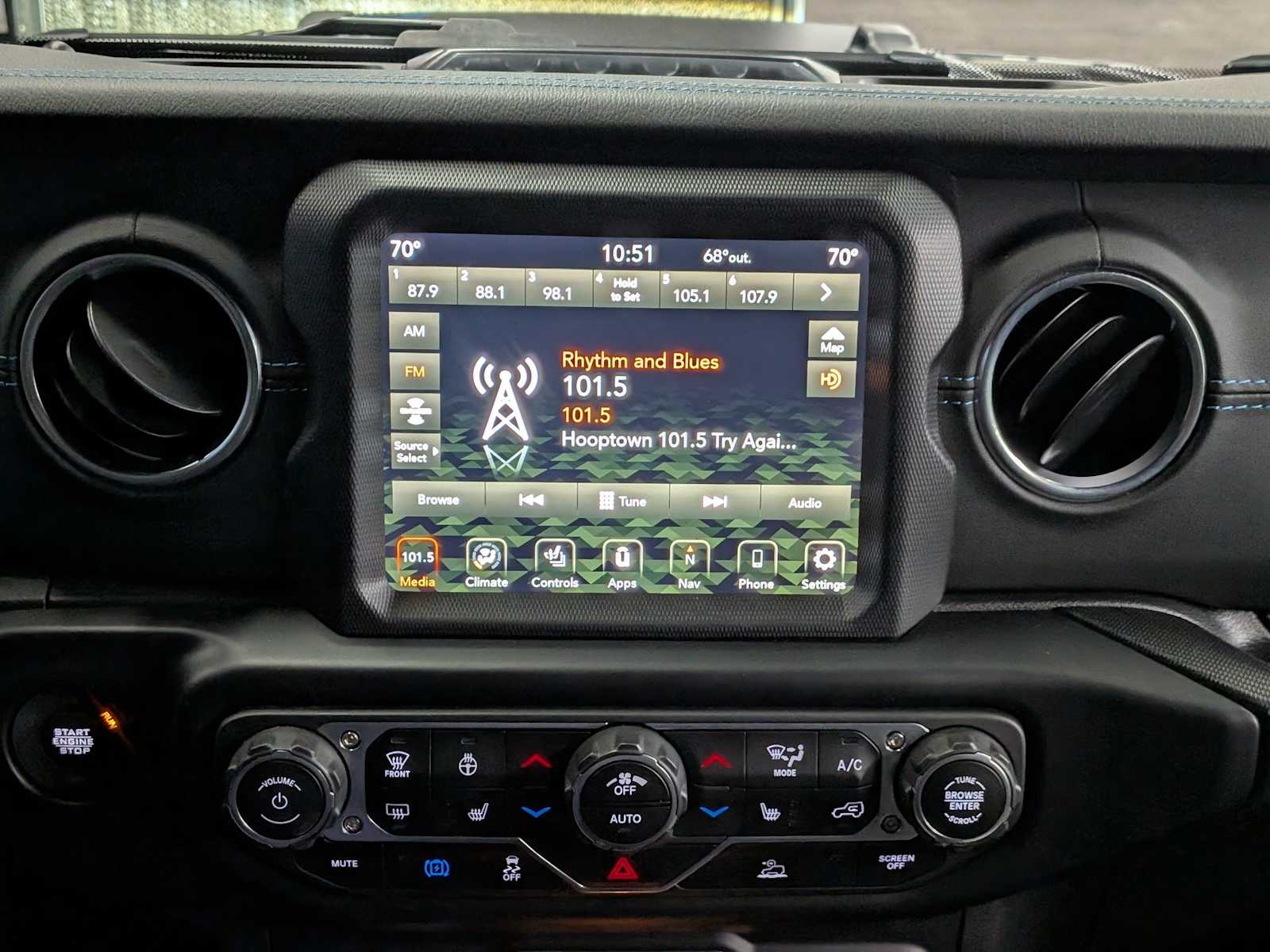 Thumbnail: 2022 Jeep Wrangler - 28