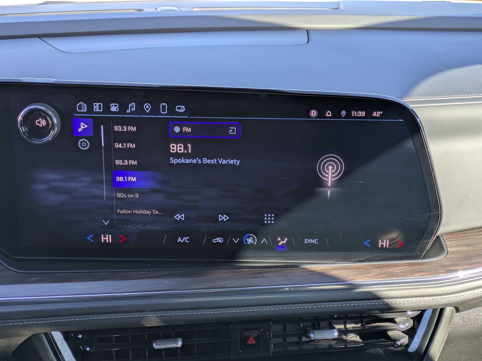 Thumbnail: 2025 Chevrolet Suburban - 25