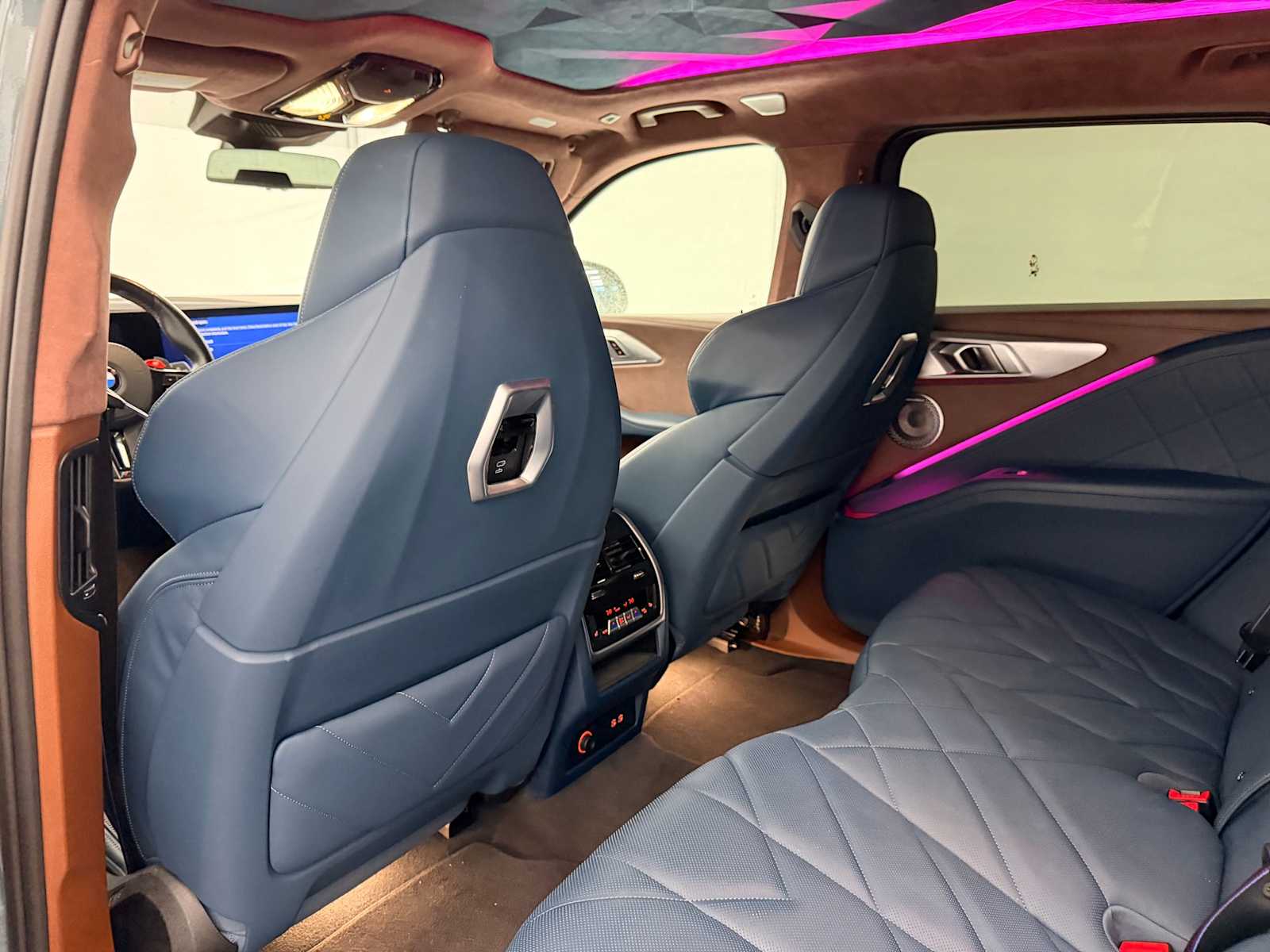 Thumbnail: 2023 BMW XM - 18