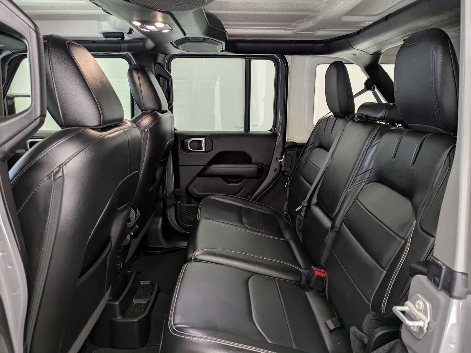 2021 Jeep Wrangler Sahara 19