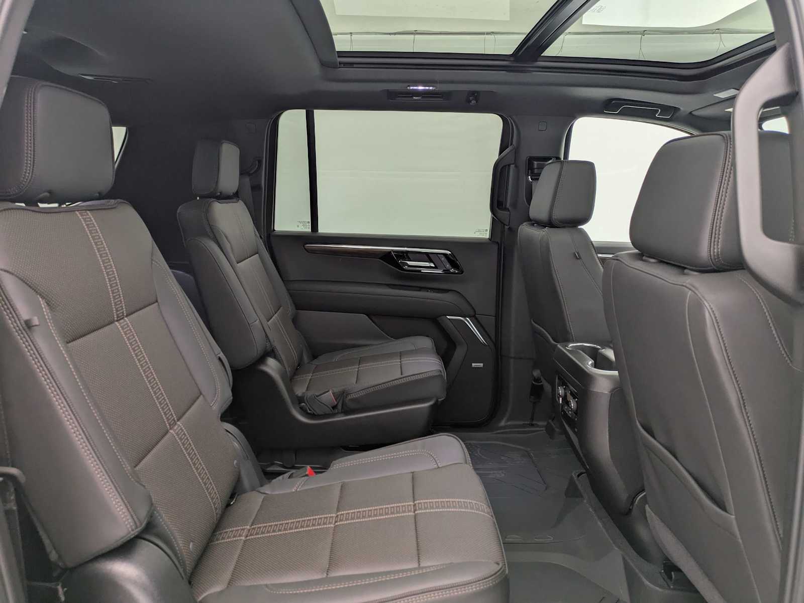 Thumbnail: 2026 Chevrolet Suburban - 22