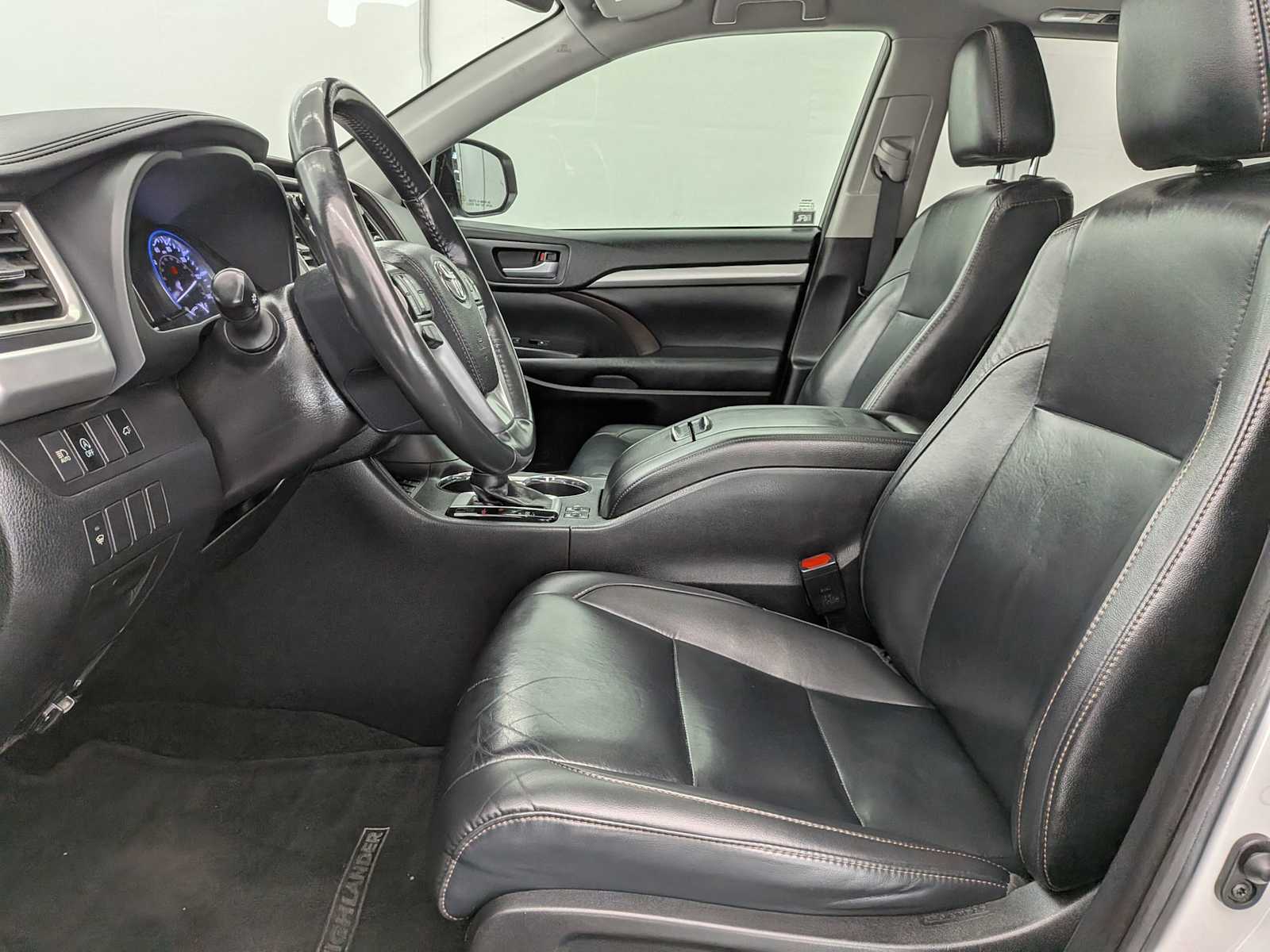 Thumbnail: 2019 Toyota Highlander - 17