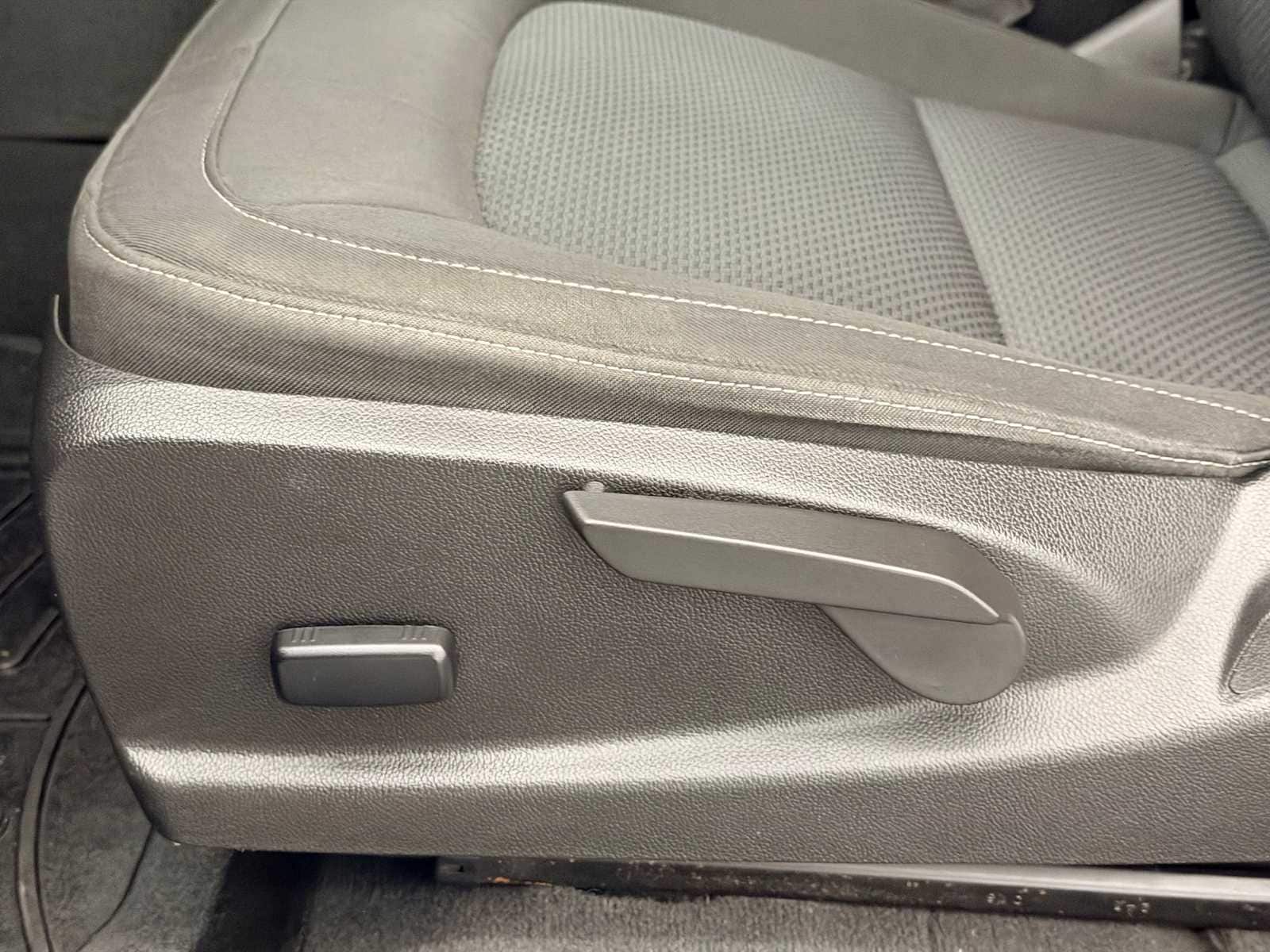 Thumbnail: 2022 Chevrolet Colorado - 17