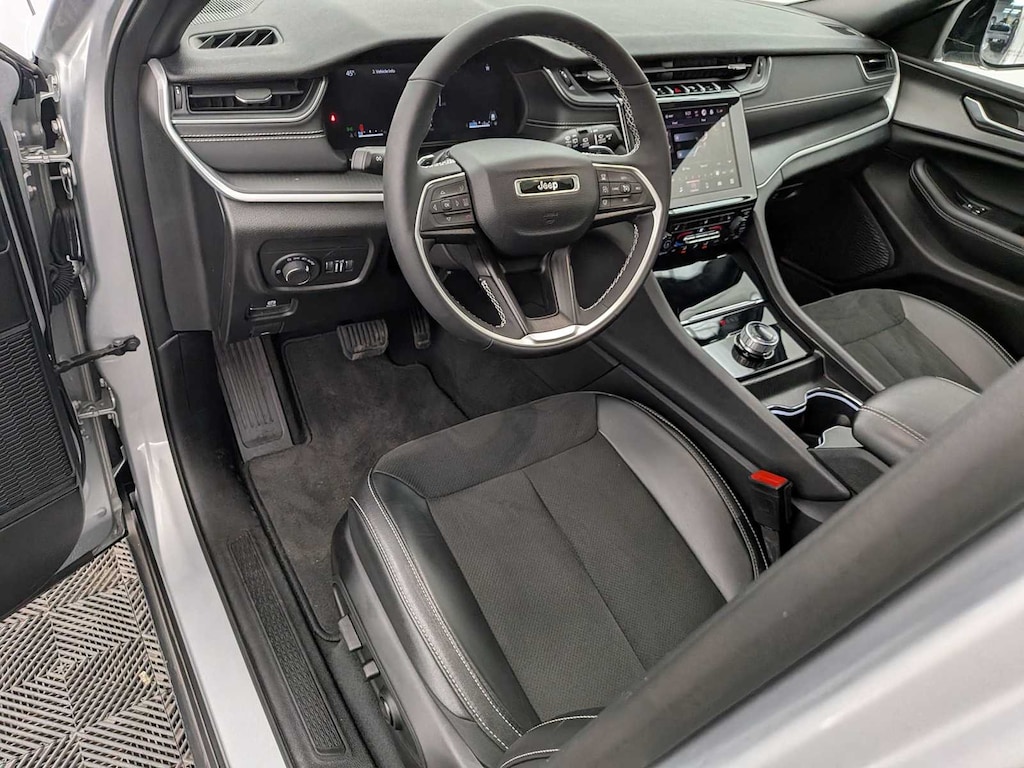 Used 2024 Jeep Grand Cherokee L Laredo SUV