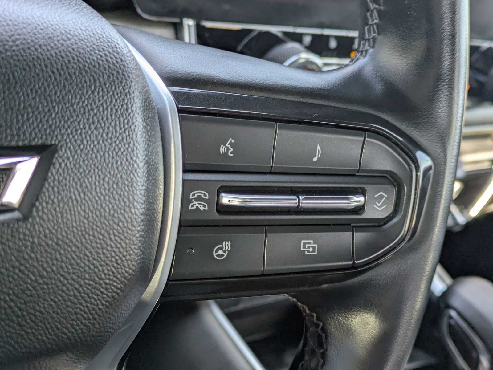 Thumbnail: 2023 Chevrolet Colorado - 26