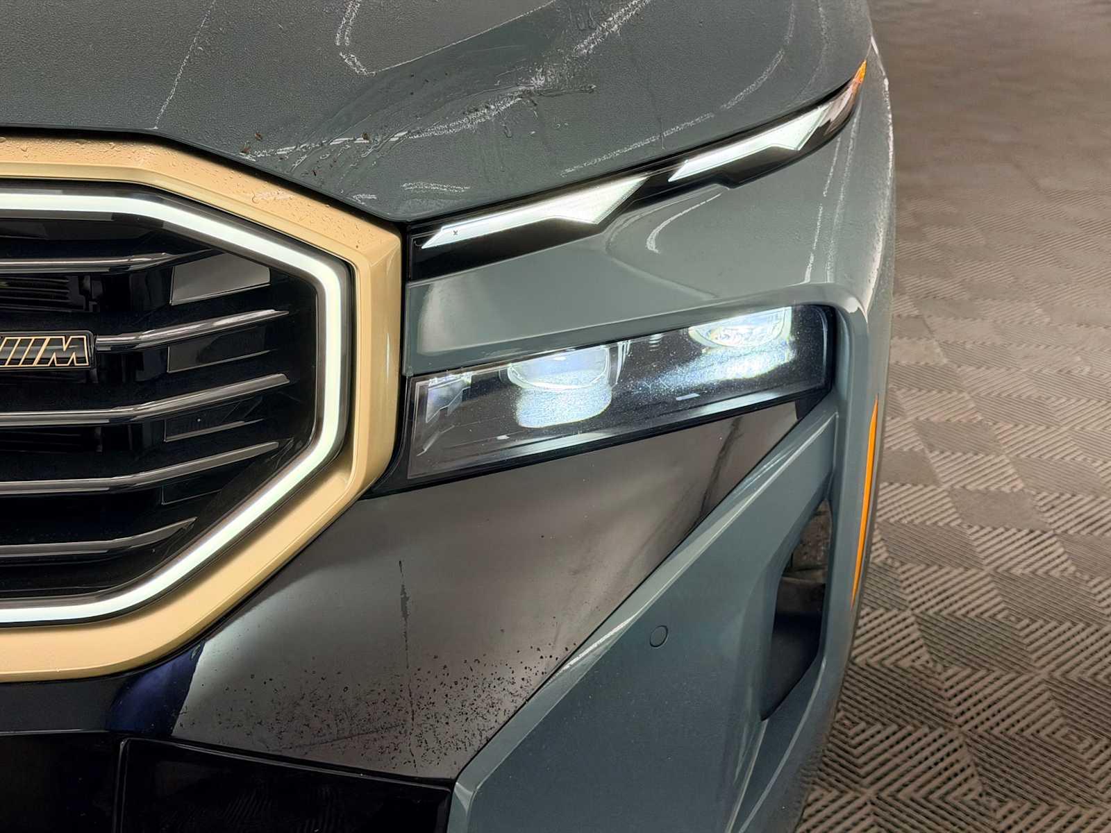 Thumbnail: 2023 BMW XM - 10