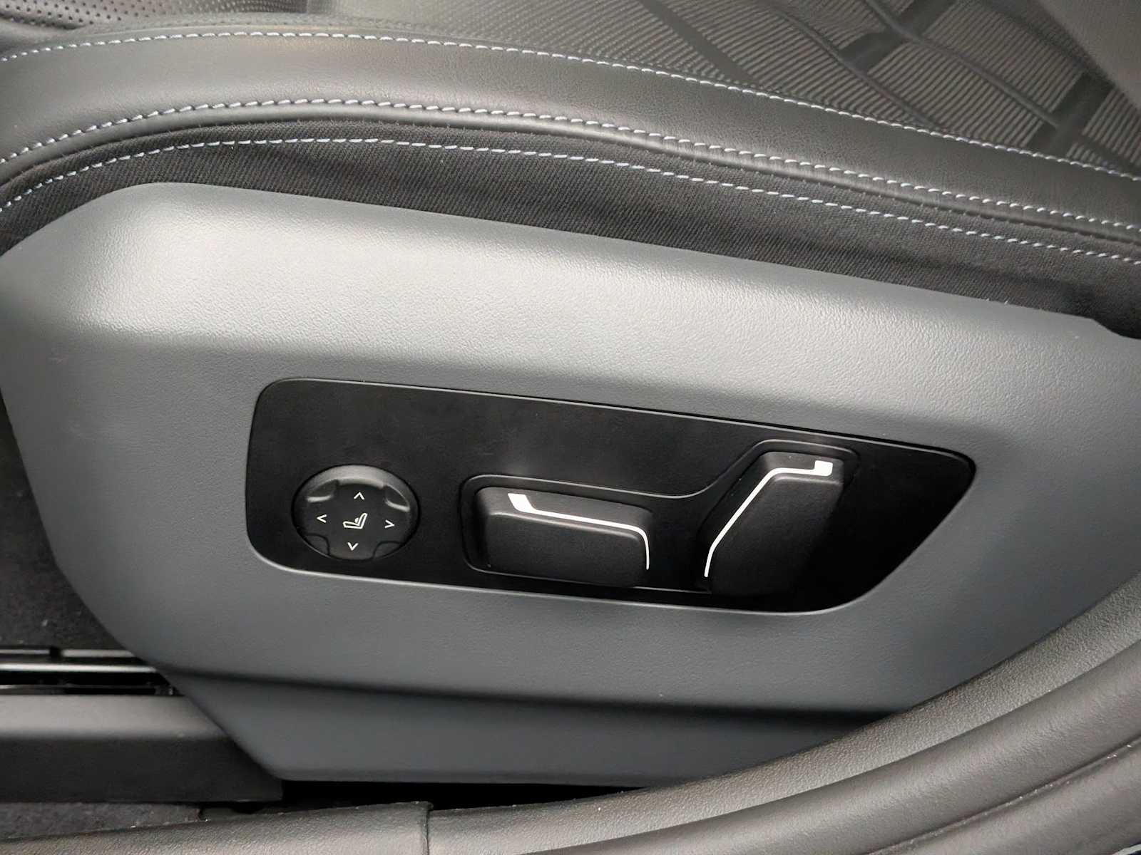 Thumbnail: 2024 BMW 5 Series - 18