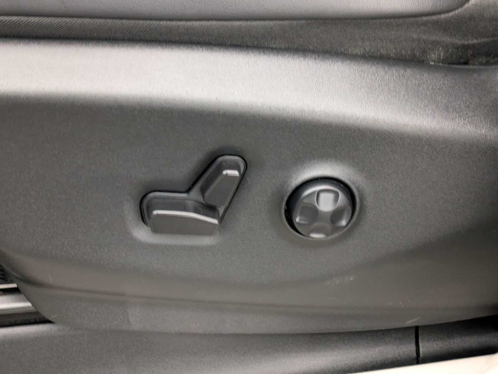 Thumbnail: 2024 Chrysler Pacifica - 18