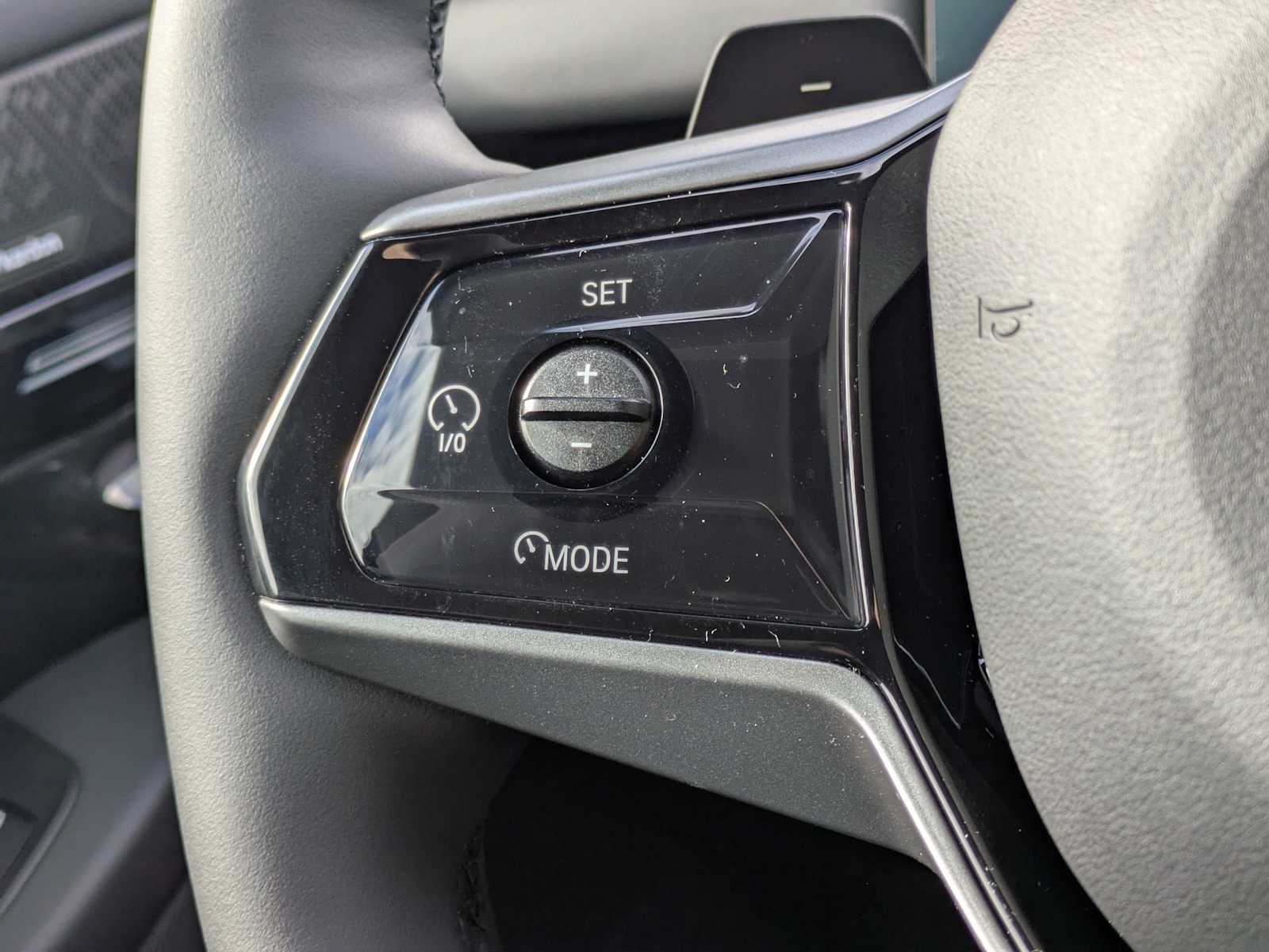 Thumbnail: 2025 BMW 5 Series - 25