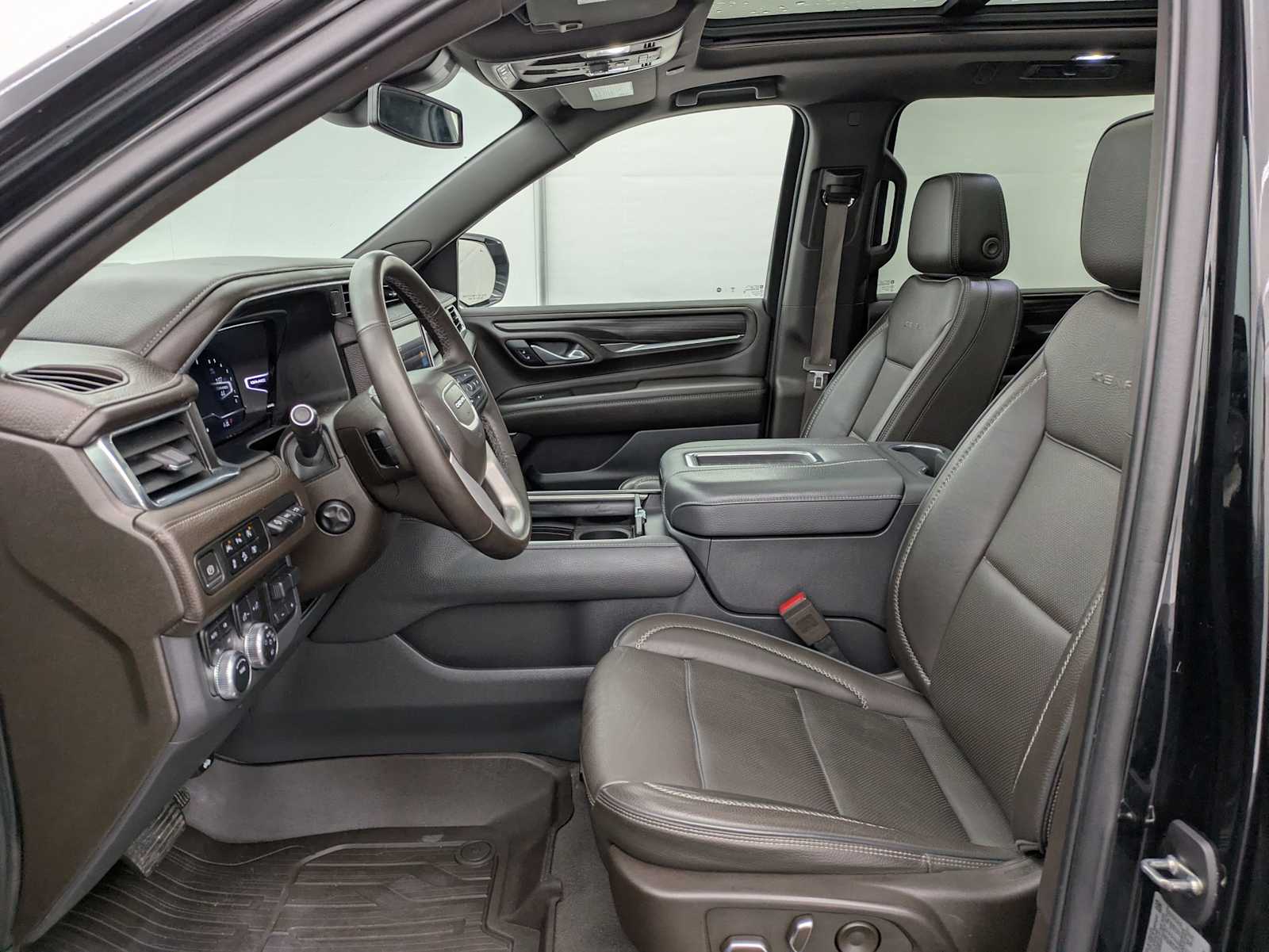 Thumbnail: 2023 GMC Yukon XL - 17