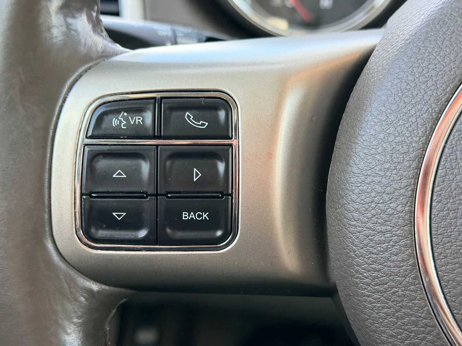 Thumbnail: 2012 Jeep Grand Cherokee - 23