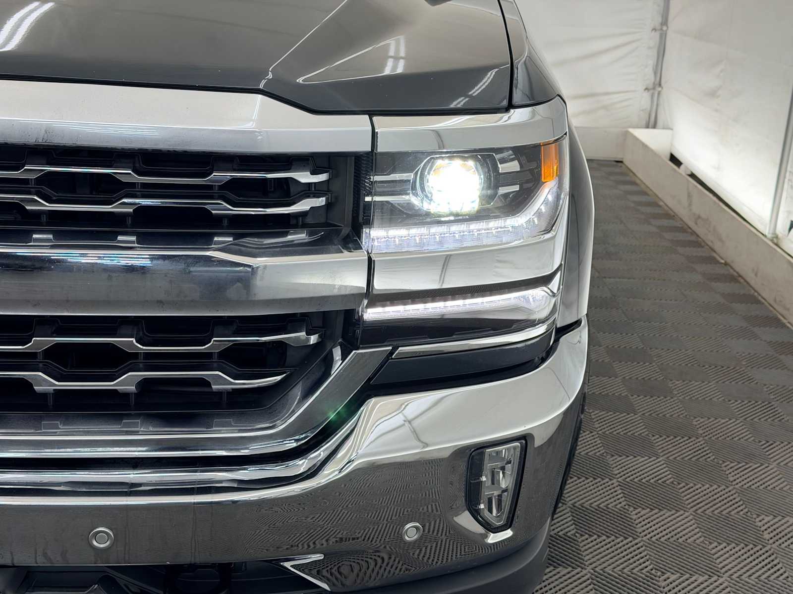 Thumbnail: 2018 Chevrolet Silverado 1500 - 10