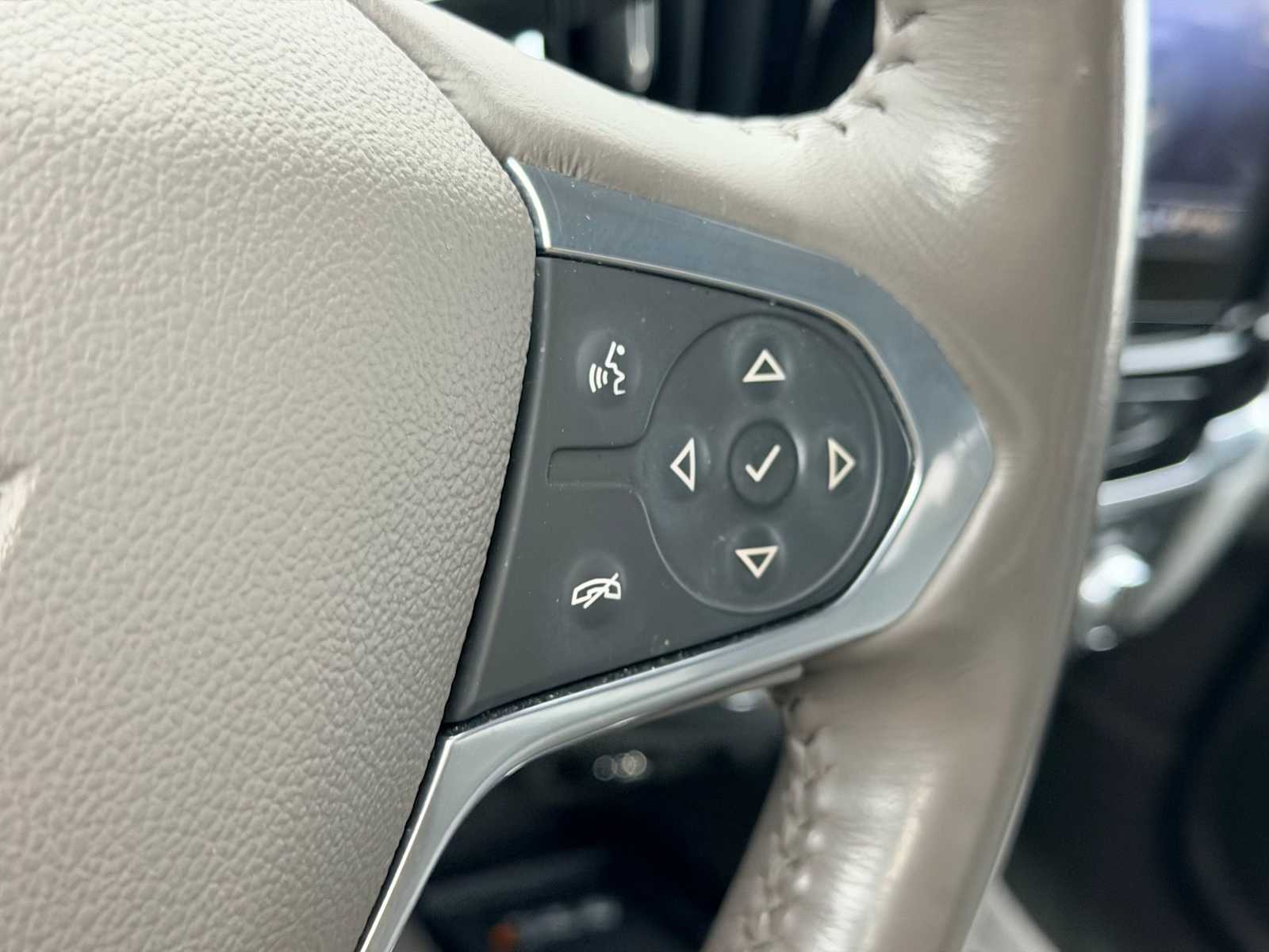 Thumbnail: 2021 Chevrolet Traverse - 26